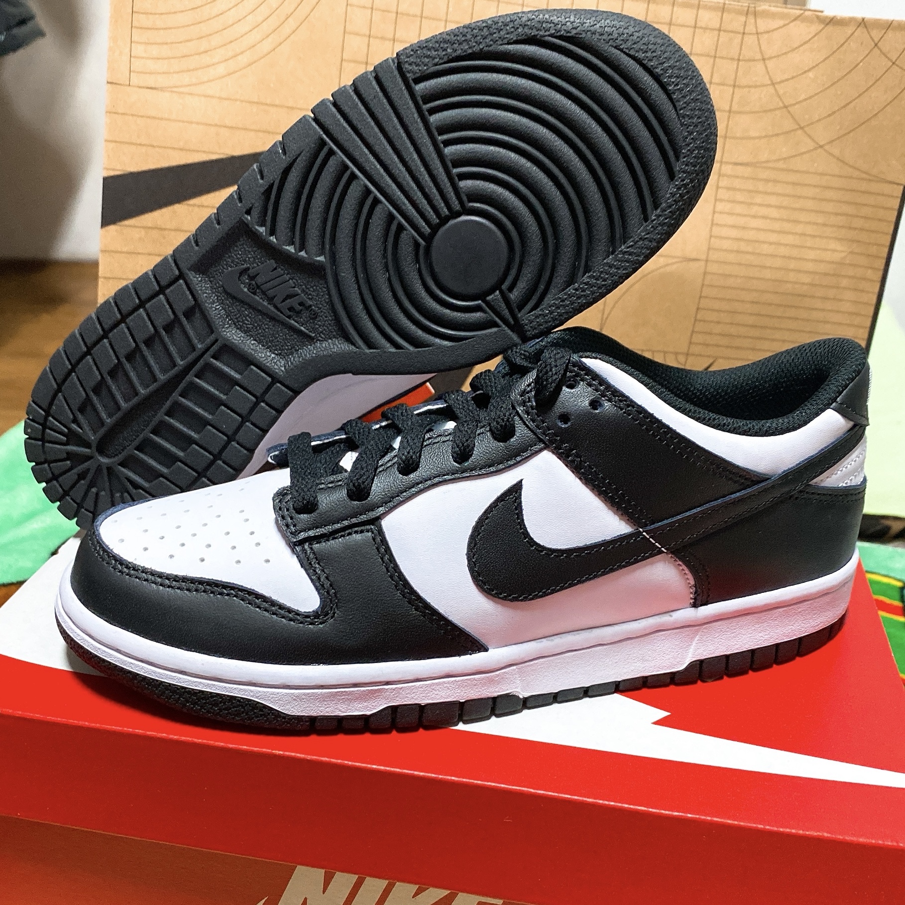 (GS) Nike Dunk Low Black 착용 스타일 - 1