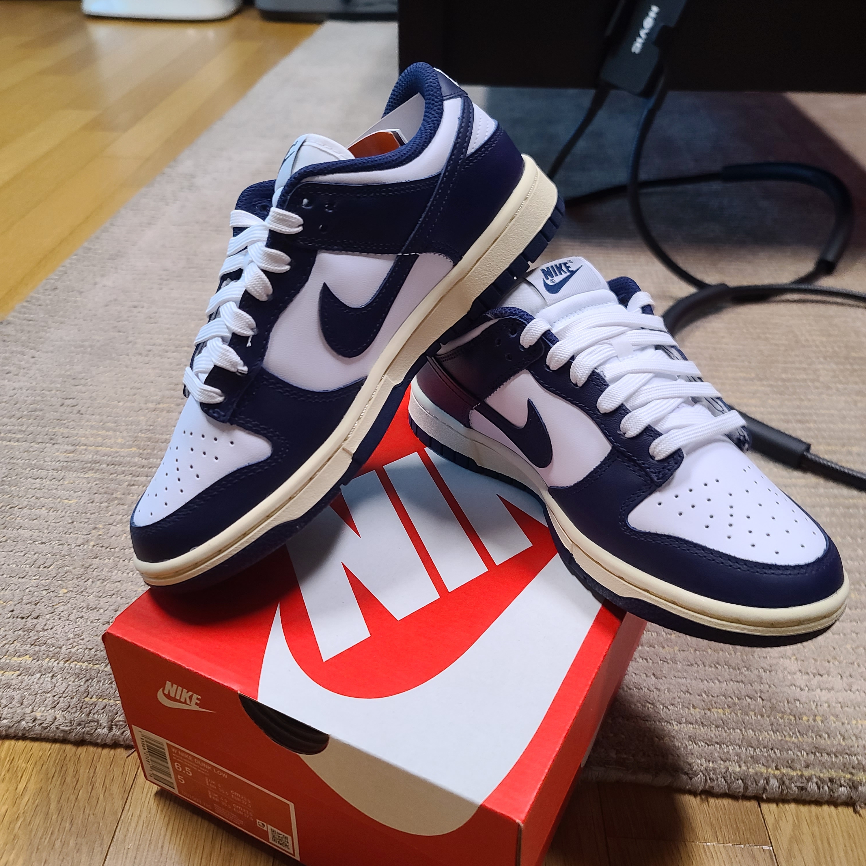 (W) Nike Dunk Low Vintage Midnight Navy 착용 스타일
