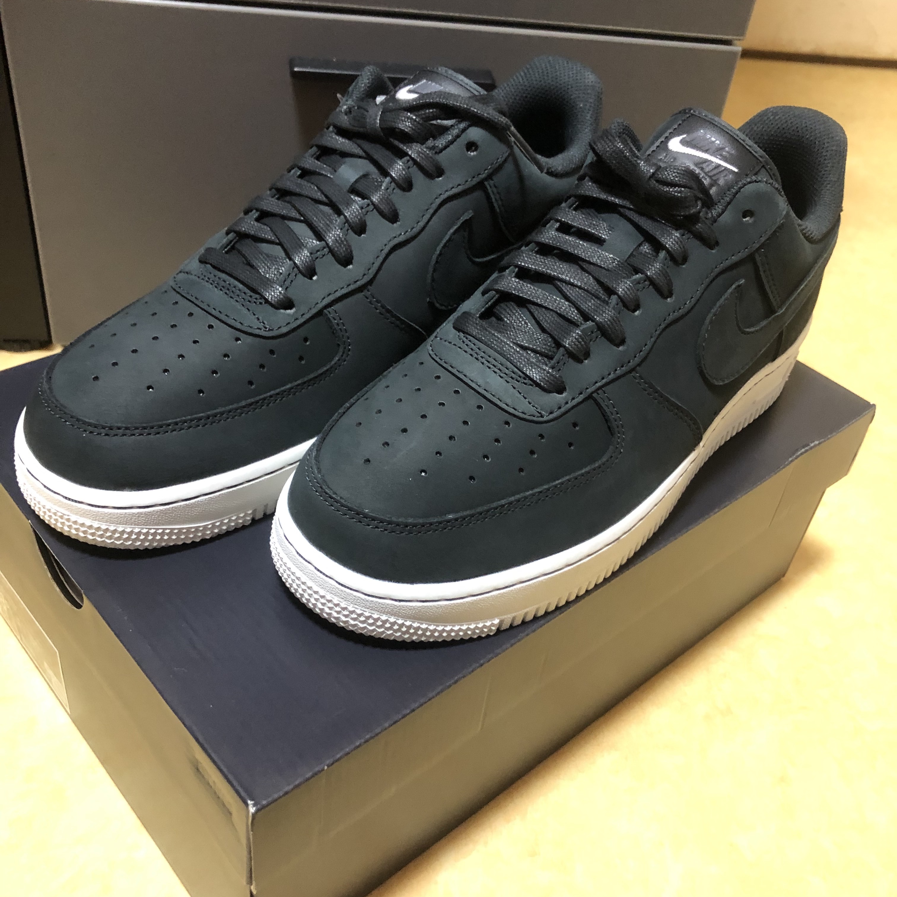 Nike Air Force 1 '07 LX Off Noir 착용 스타일 - 2
