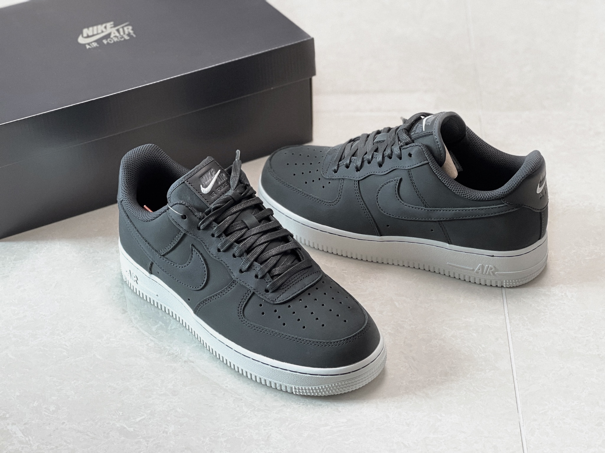 Nike Air Force 1 '07 LX Off Noir 착용 스타일