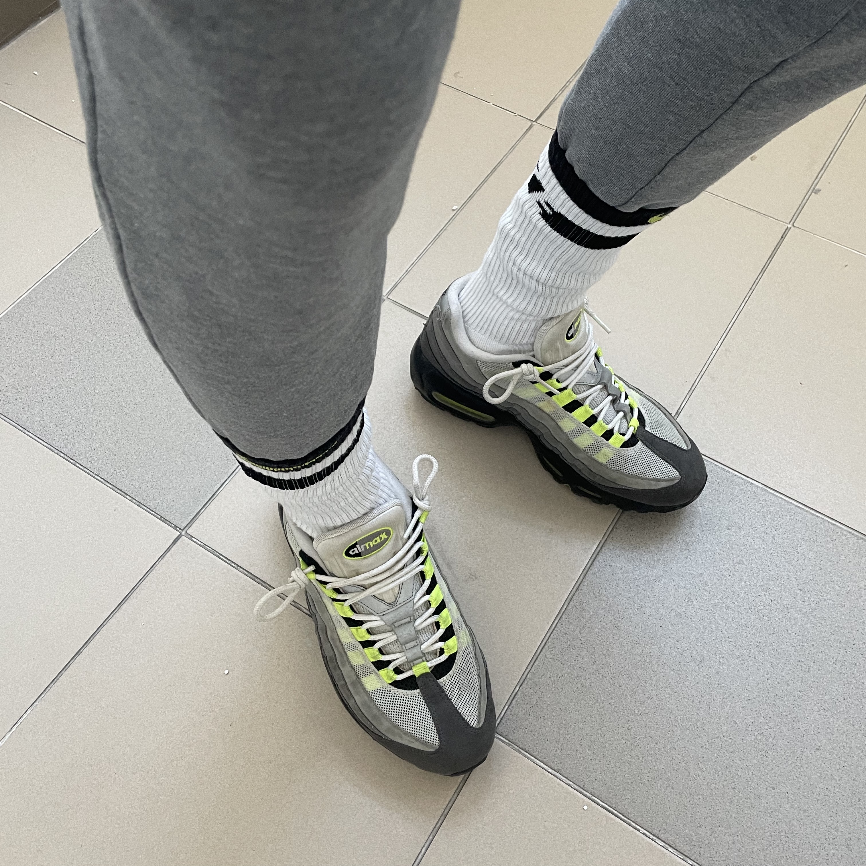 Nike Air Max 95 OG Neon 2015 착용 스타일 - 2