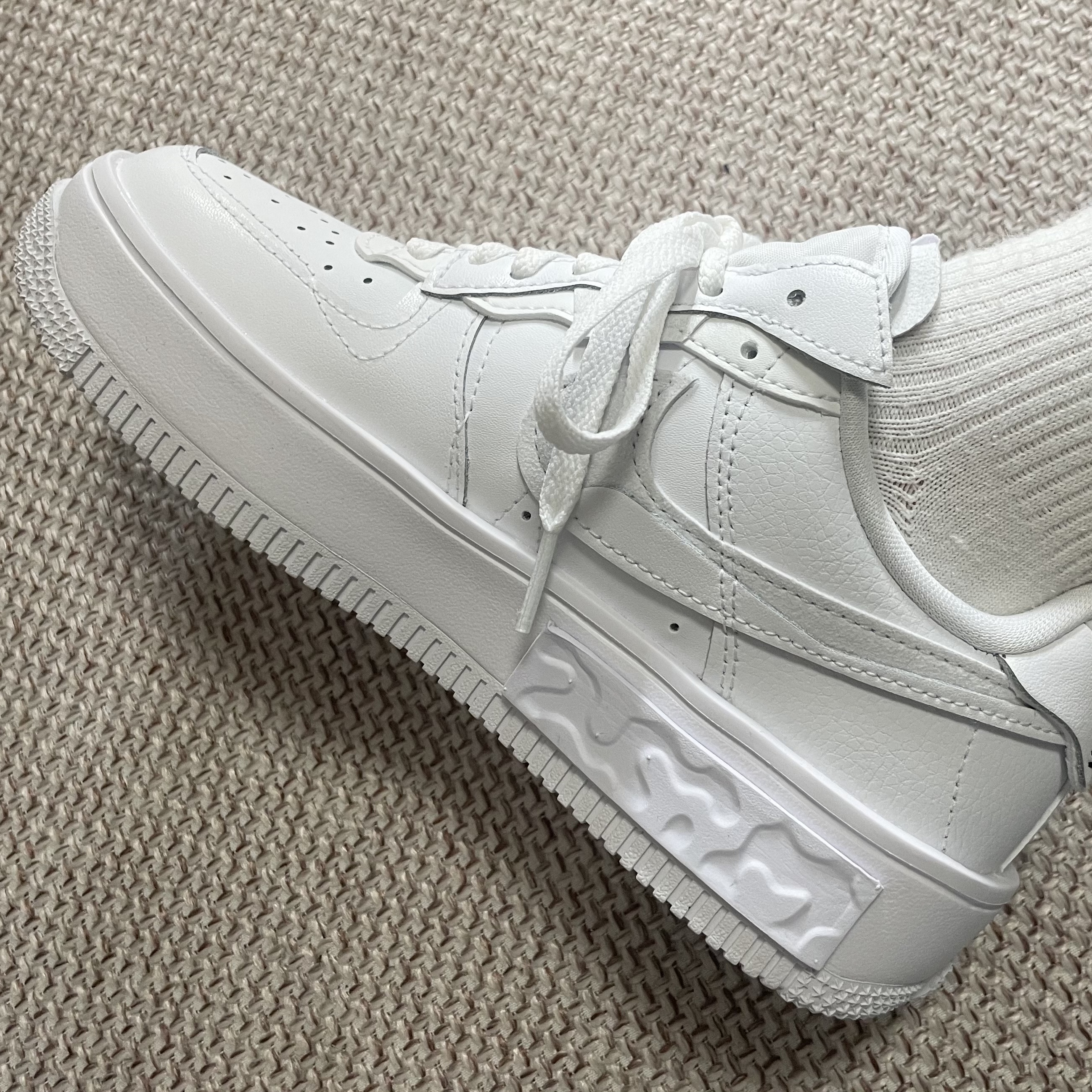 (W) Nike Air Force 1 Fontanka White 착용 스타일 - 2