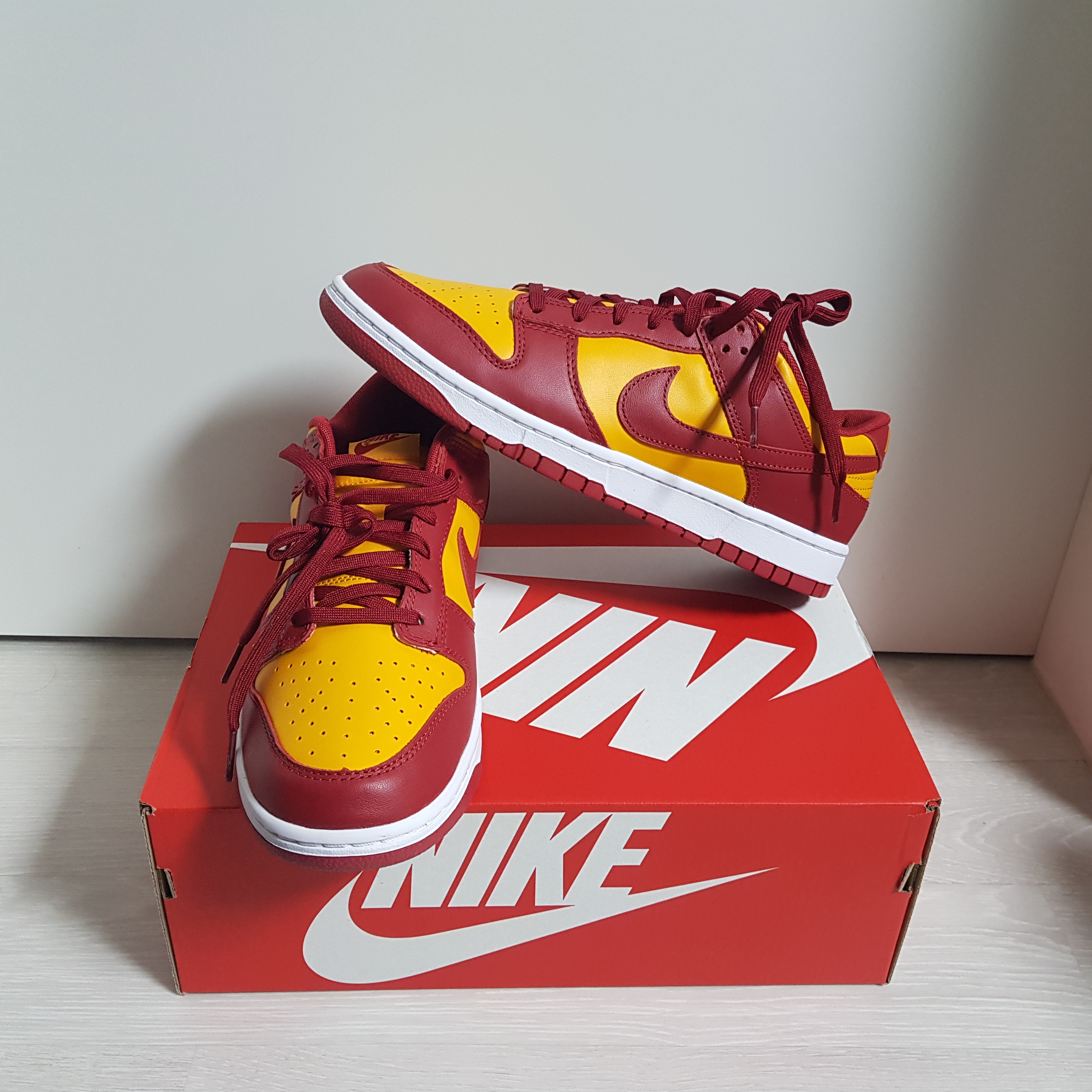 Nike Dunk Low Retro Championship Gold 착용 스타일 - 3