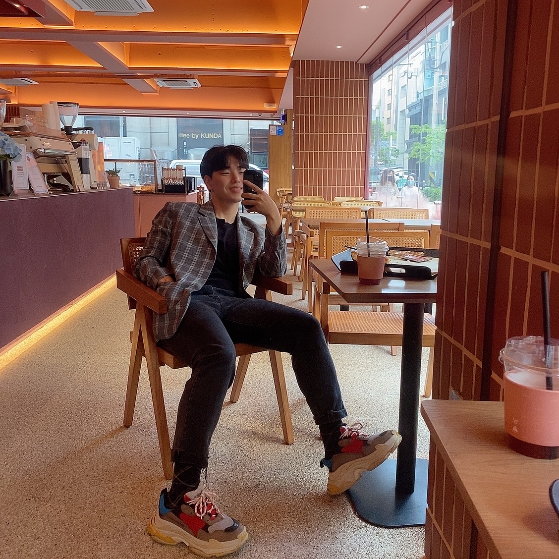 (W) Balenciaga Triple S Sneakers Blue Grey Red 착용 스타일