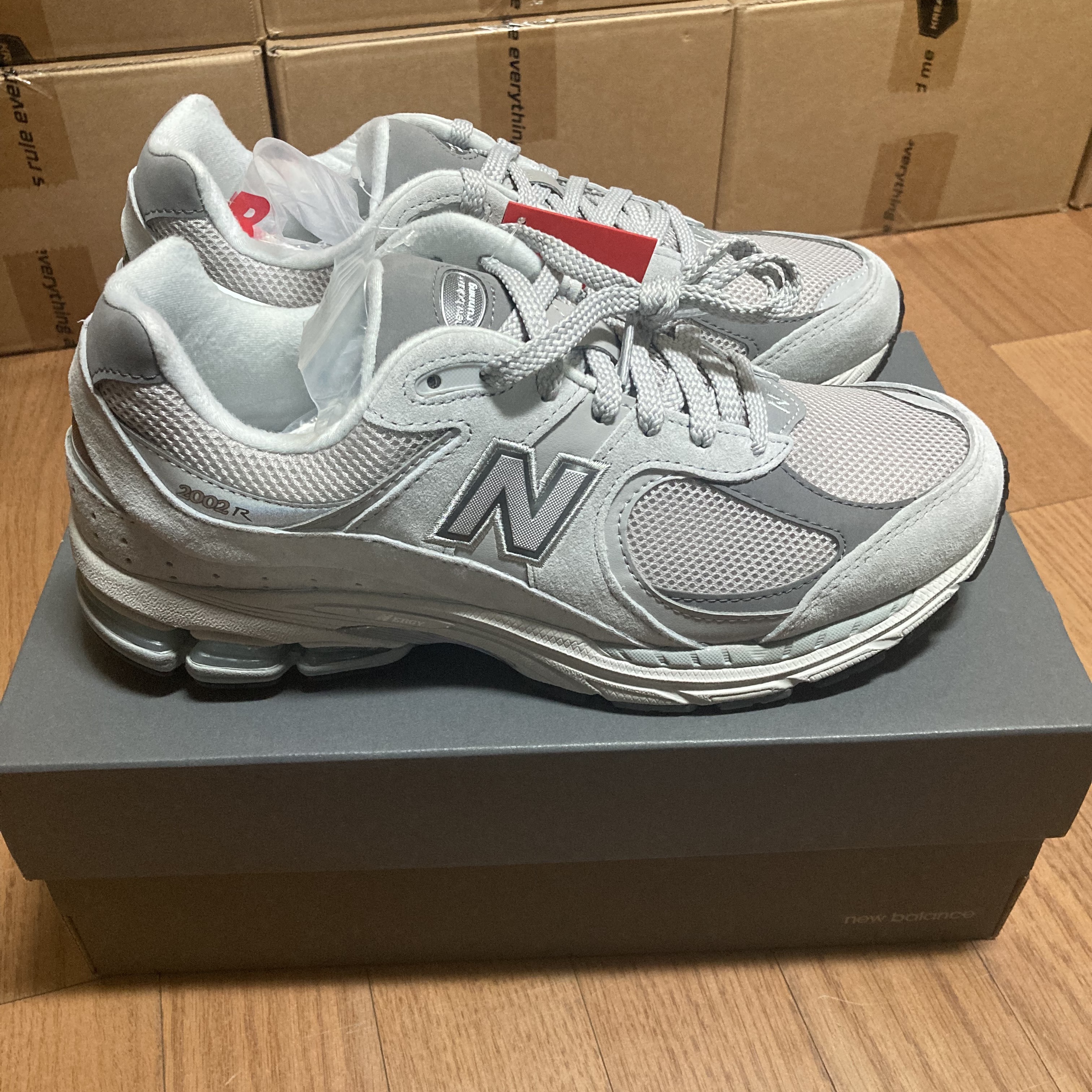 New Balance 2002R T2 Gray 착용 스타일 - 2