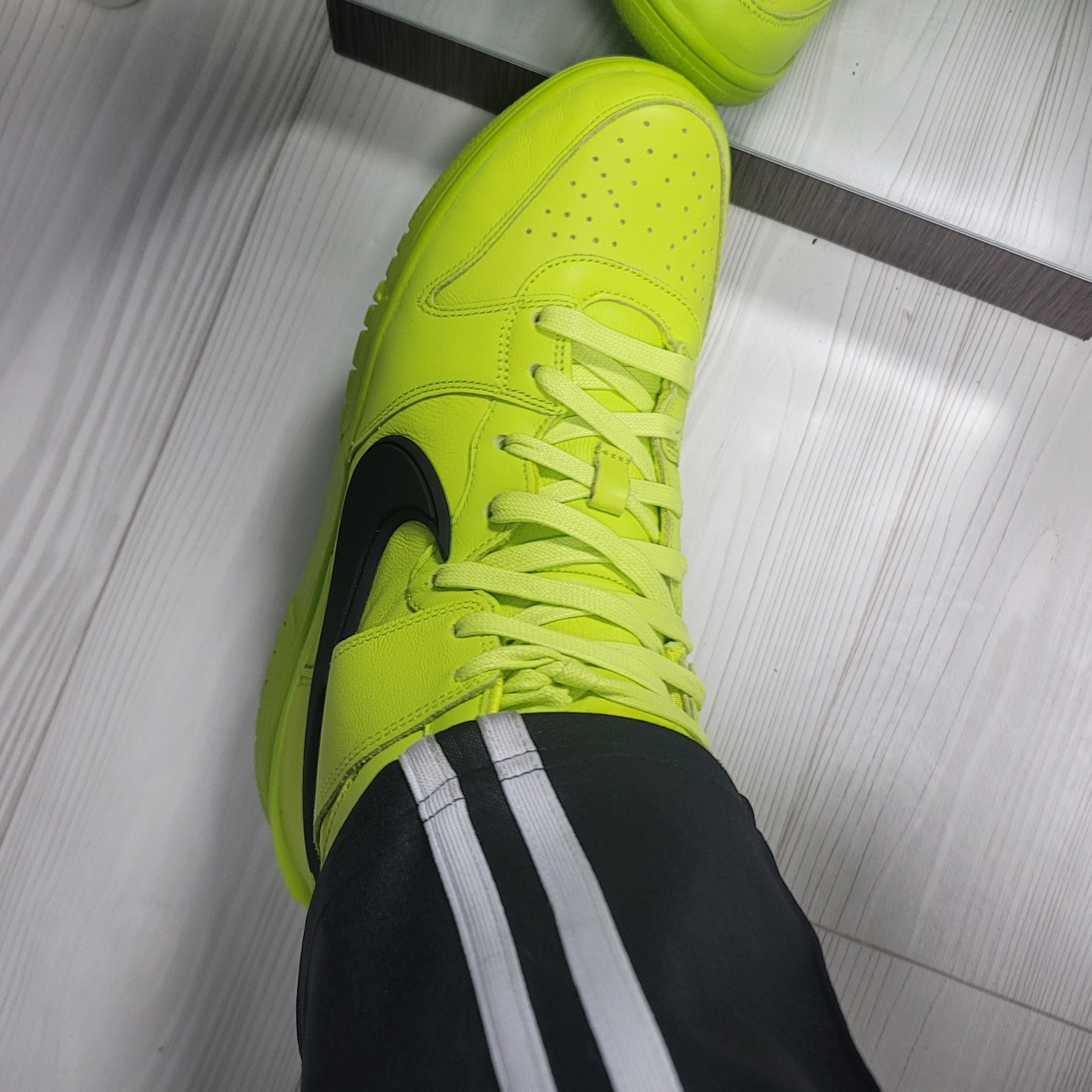 Nike x Ambush Dunk High Flash Lime 착용 스타일 - 2