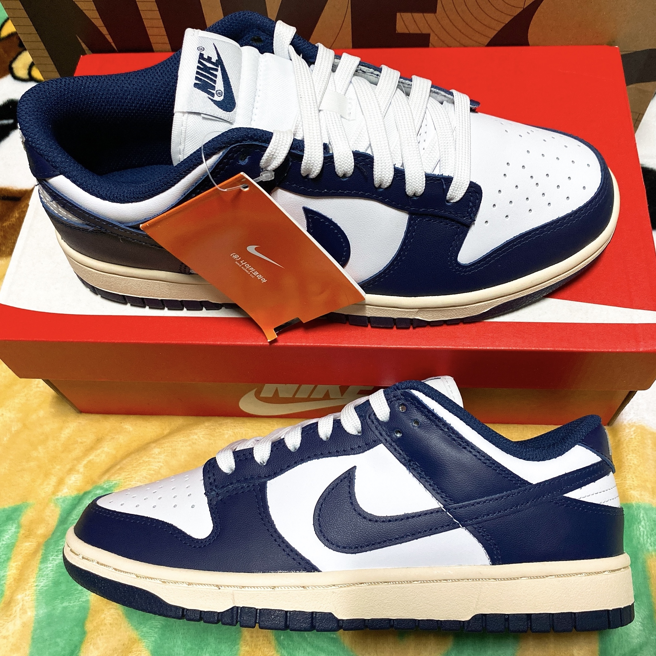 (W) Nike Dunk Low Vintage Midnight Navy 착용 스타일 - 1