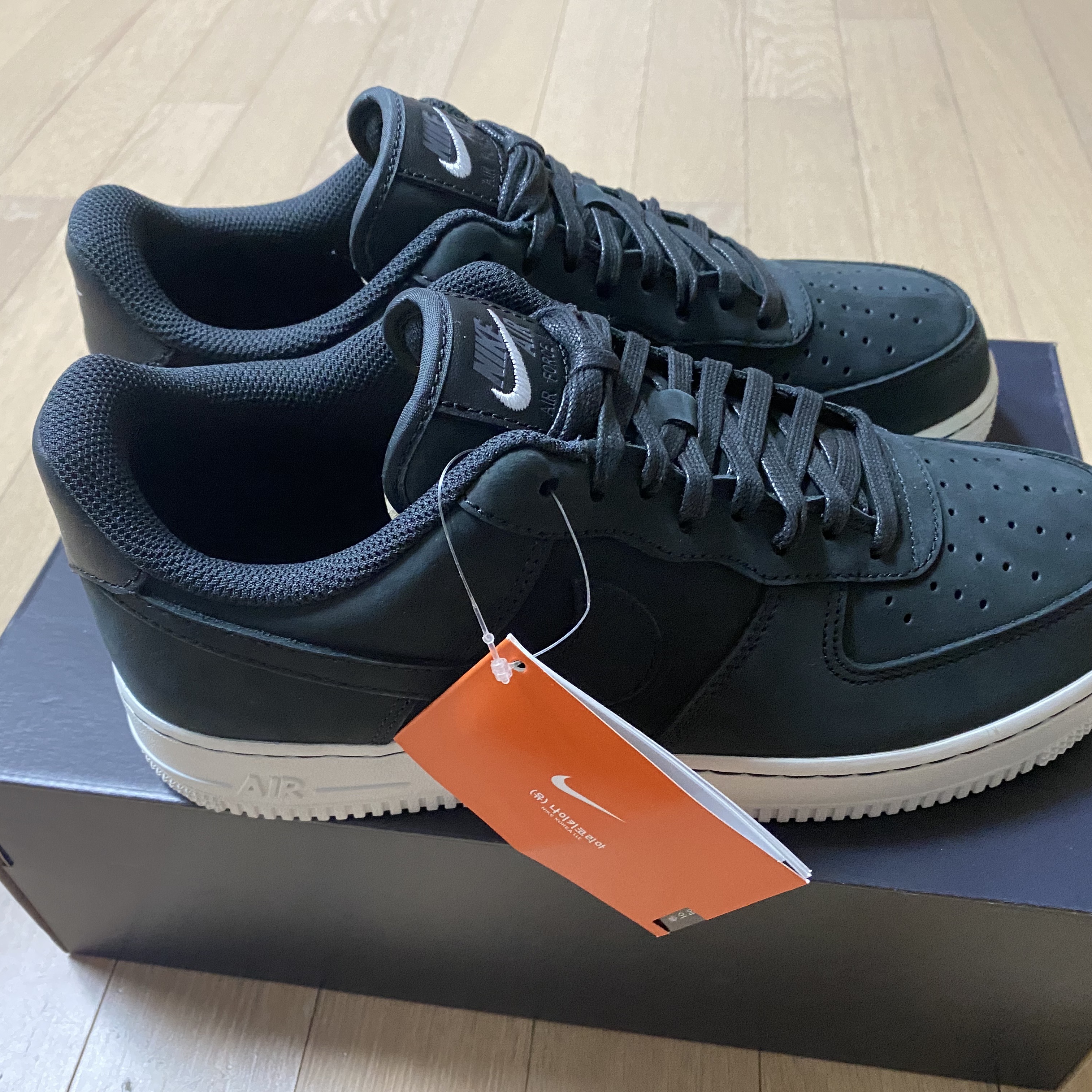 Nike Air Force 1 '07 LX Off Noir 착용 스타일 - 4