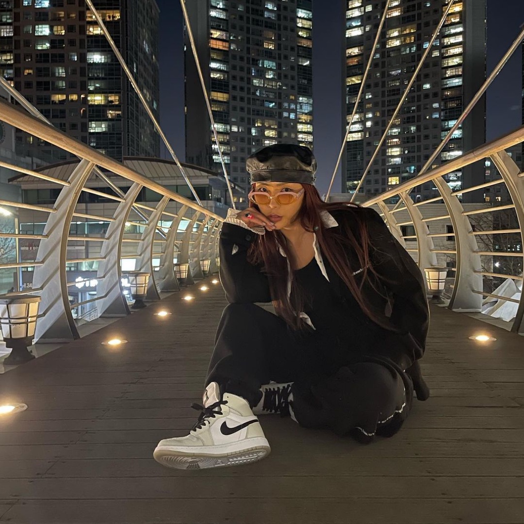 (W) Jordan 1 Zoom Air CMFT Light Bone 착용 스타일 - 2