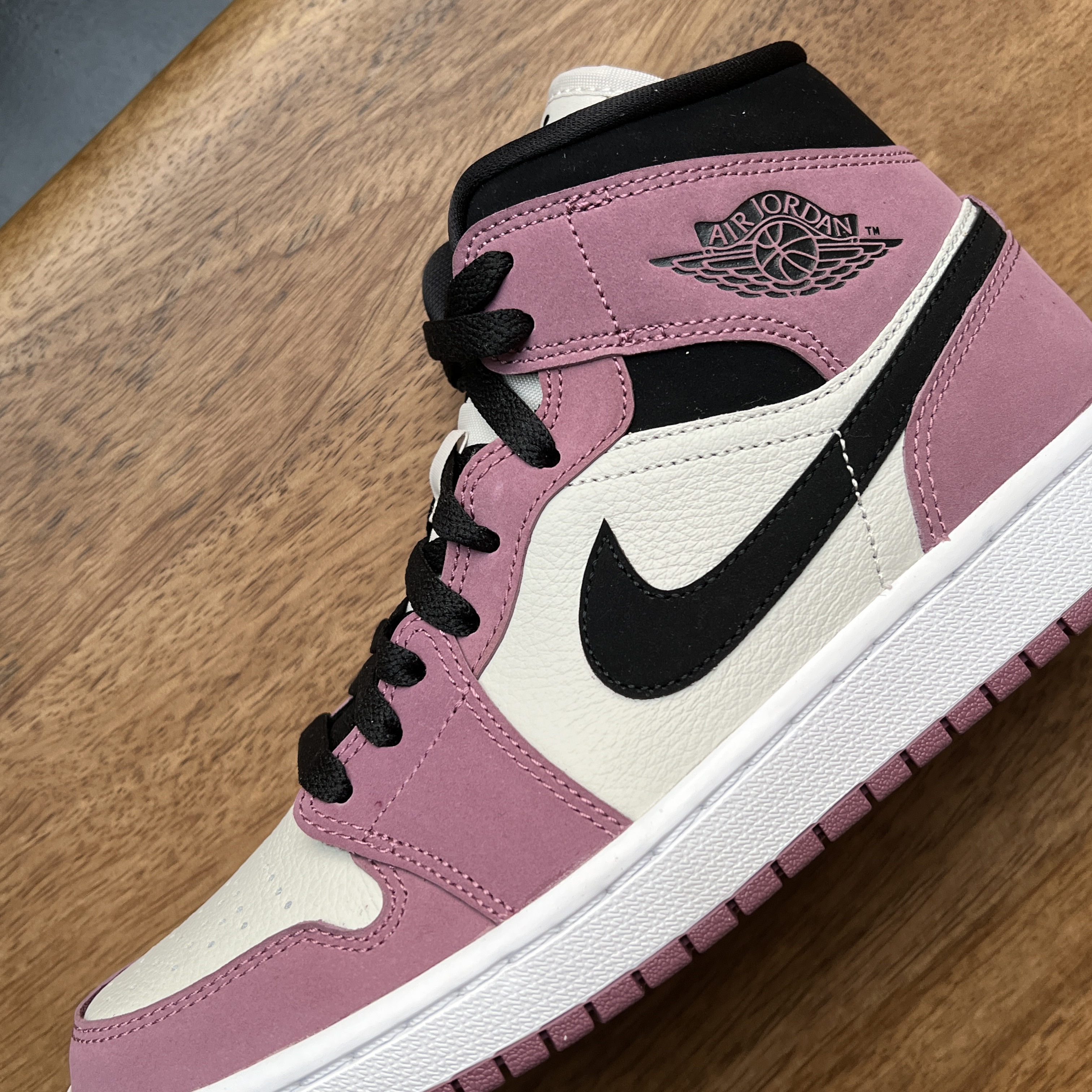 (W) Jordan 1 Mid SE Light Mulberry 착용 스타일 - 1