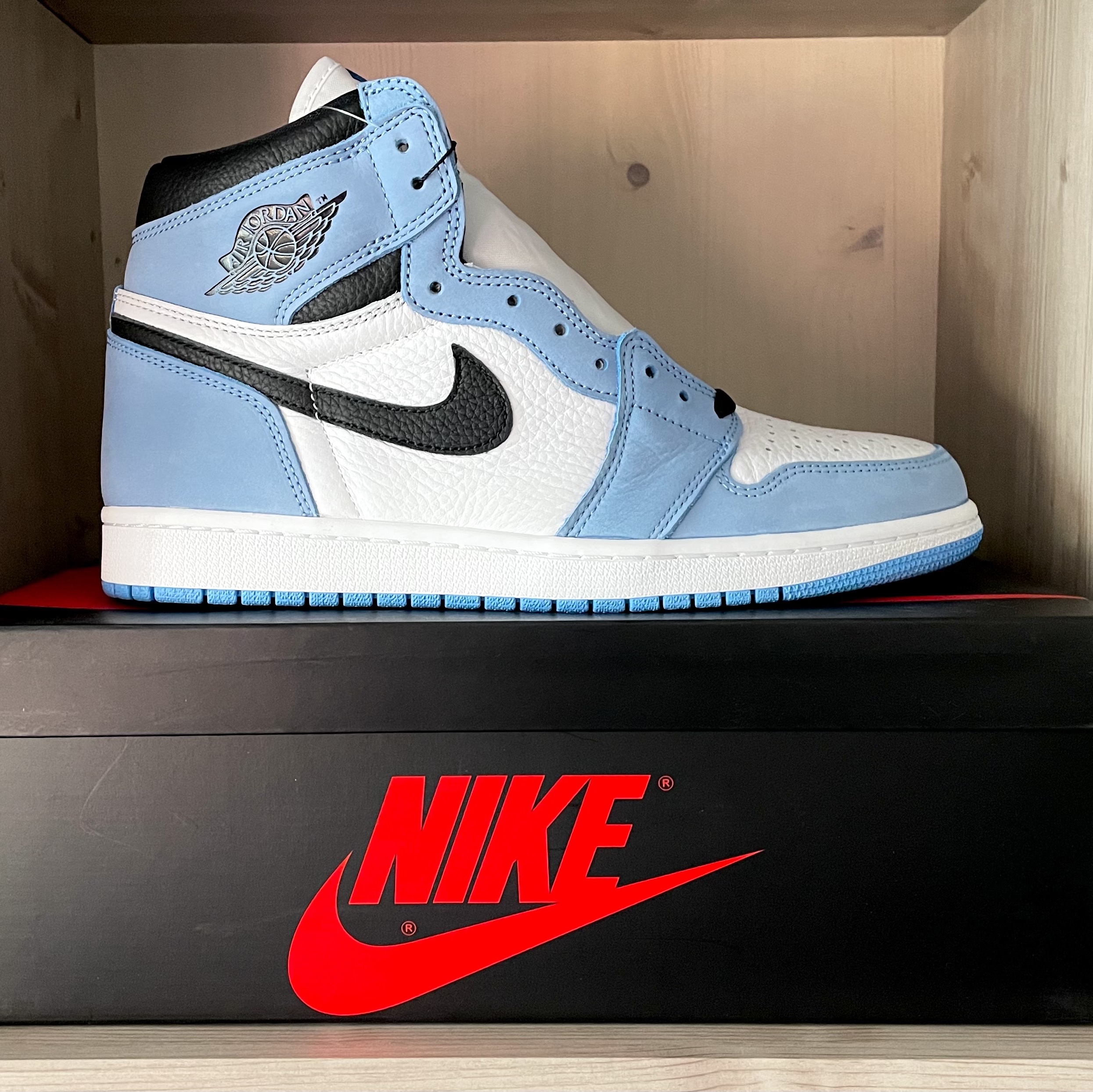 Jordan 1 Retro High OG University Blue 착용 스타일