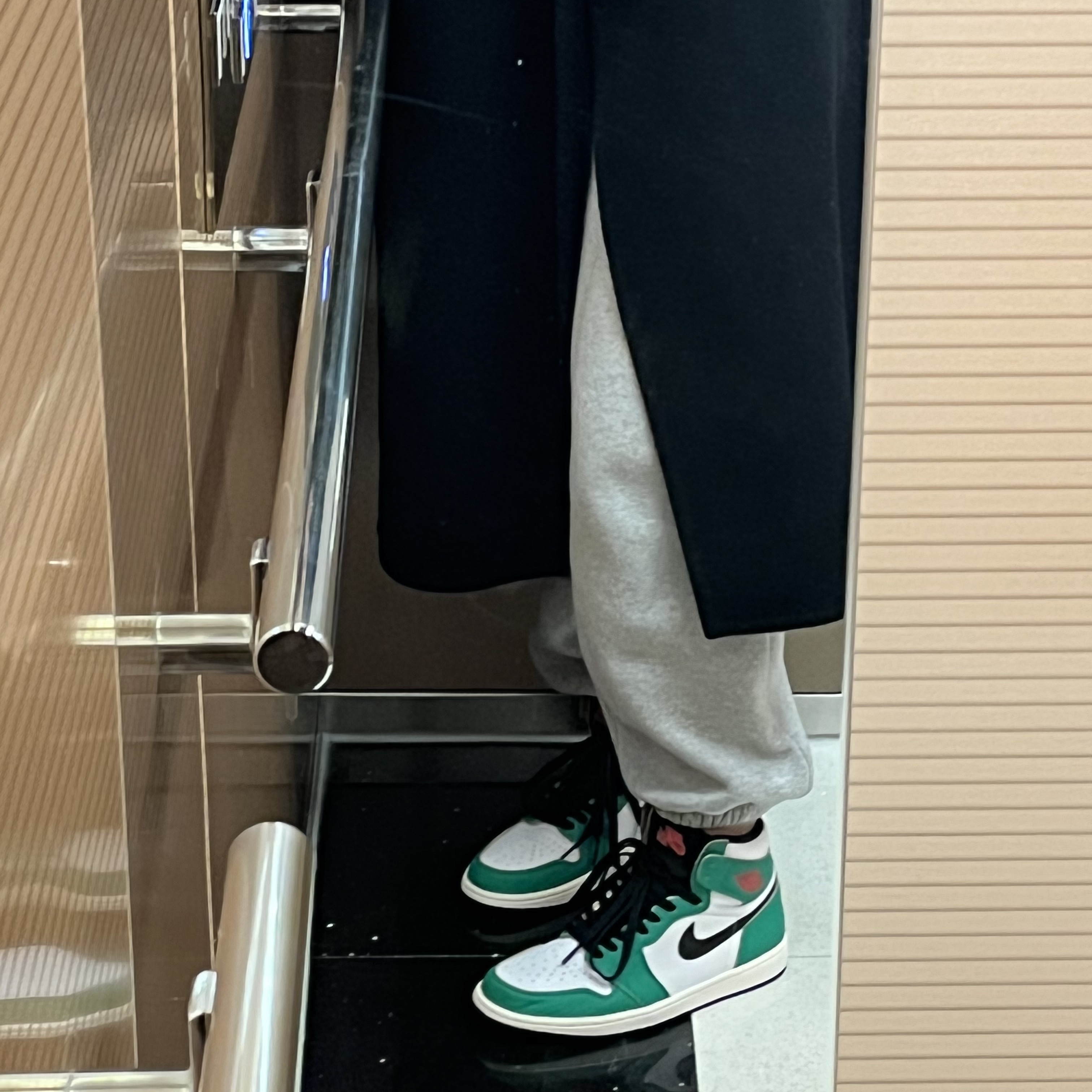 (W) Jordan 1 Retro High OG Lucky Green 착용 스타일 - 3