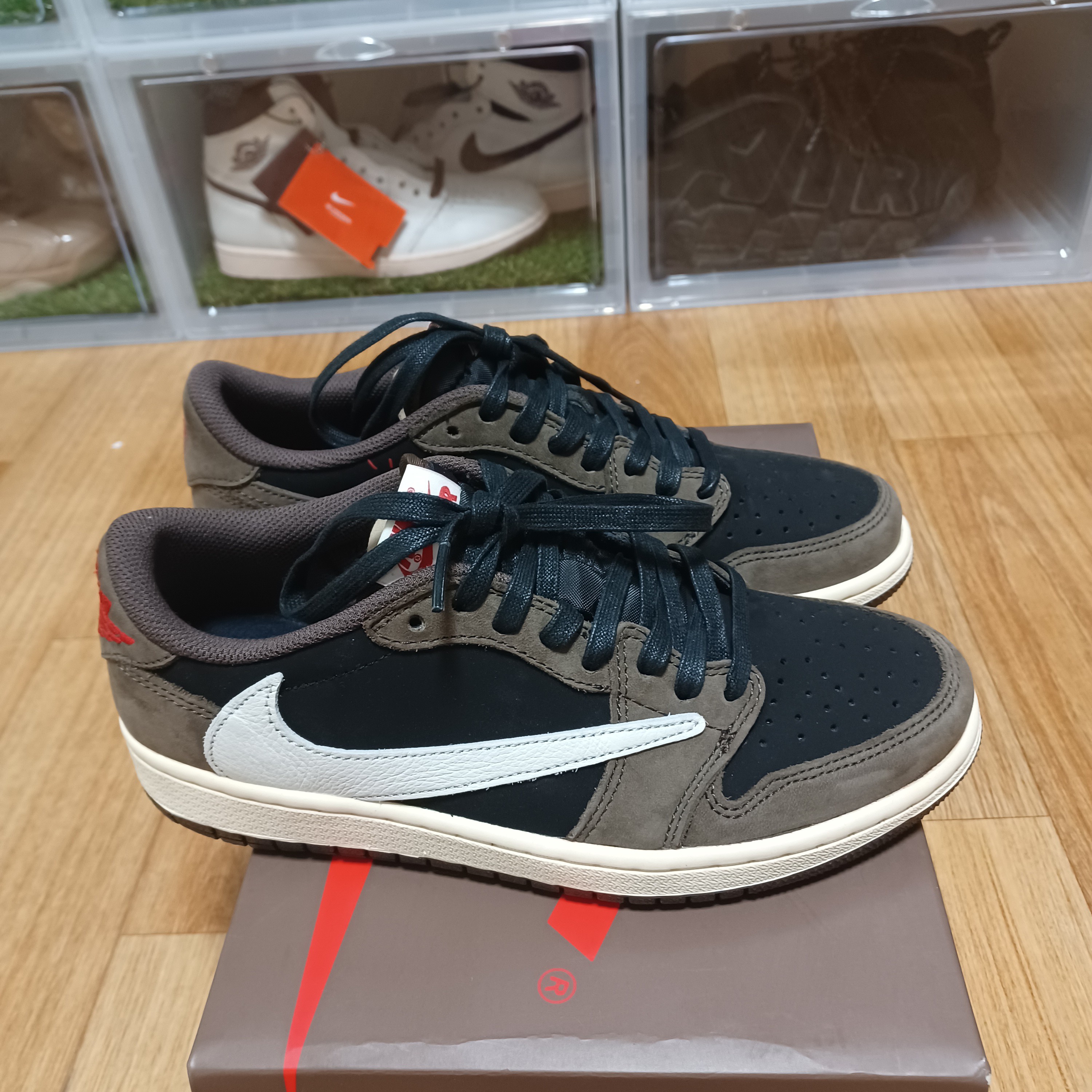 Jordan 1 x Travis Scott Retro Low OG SP Mocha 착용 스타일 - 3