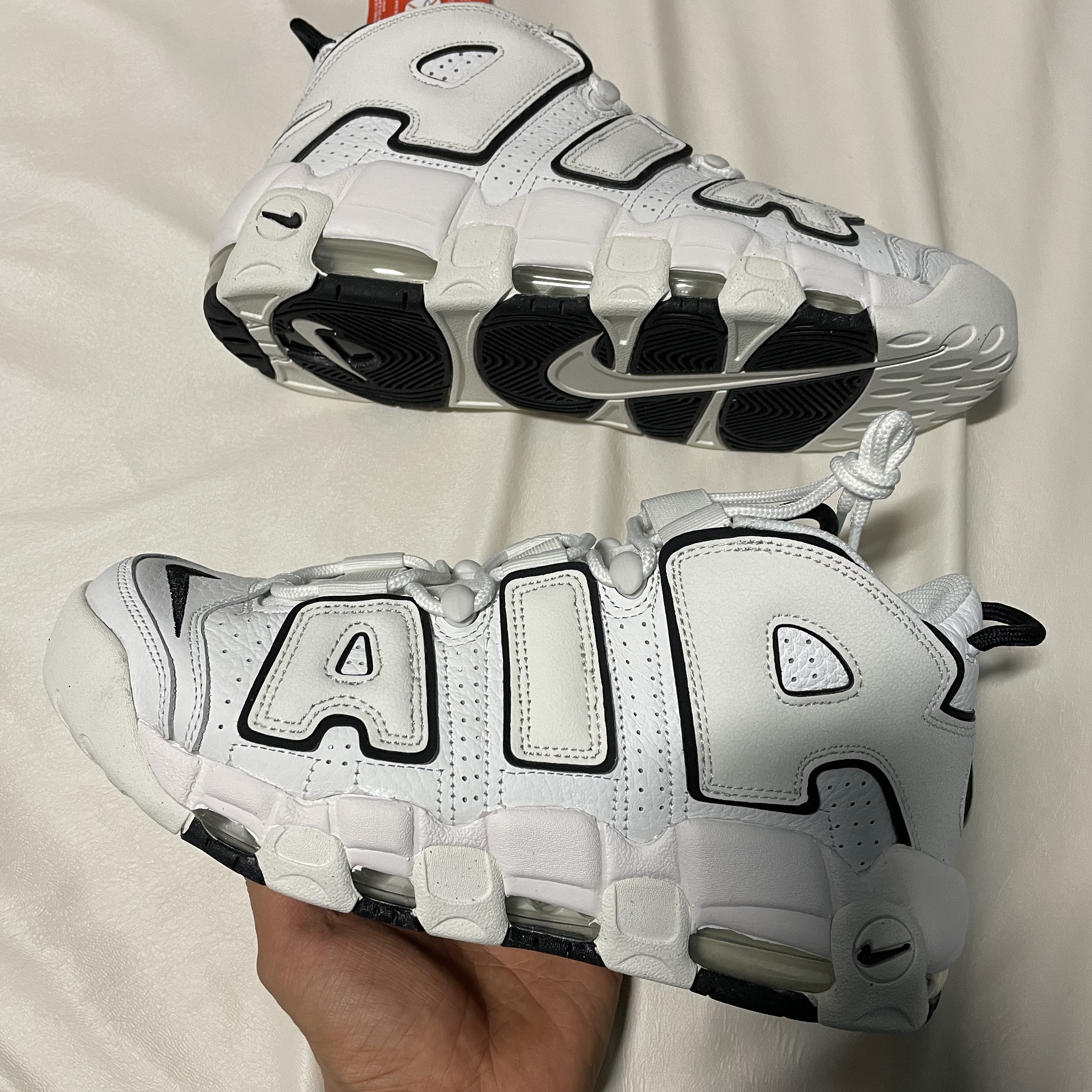 (W) Nike Air More Uptempo Summit White 착용 스타일 - 2