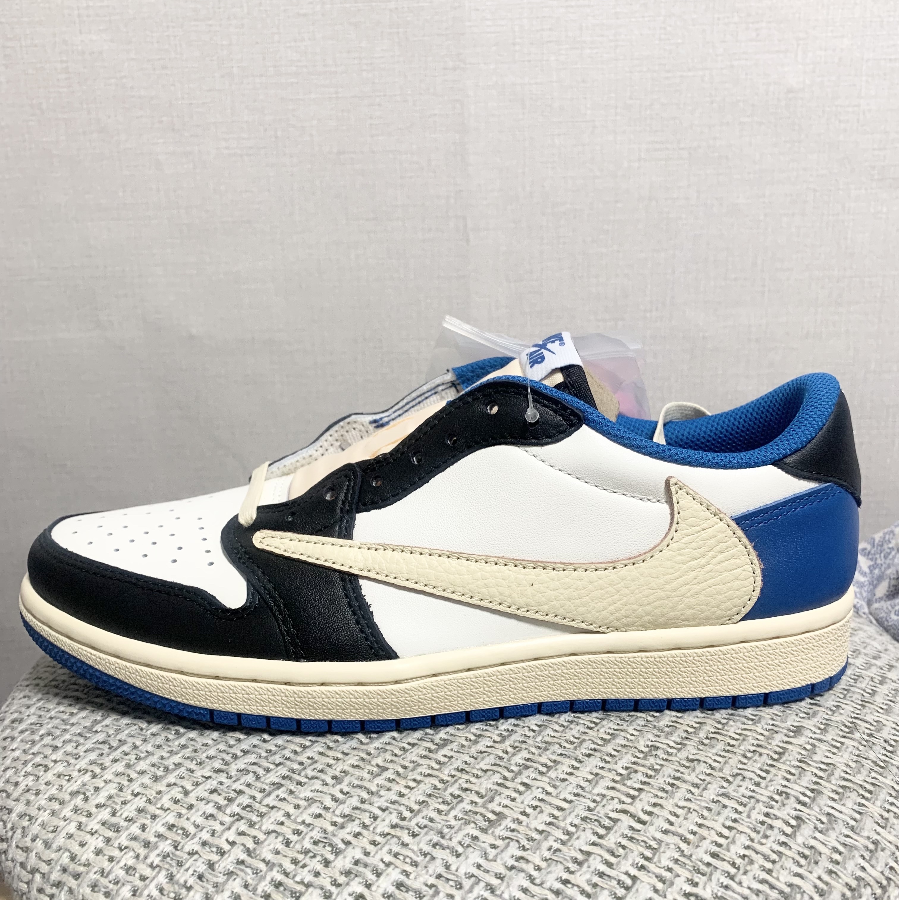 Jordan 1 x Travis Scott x Fragment Retro Low OG SP Military Blue 착용 스타일