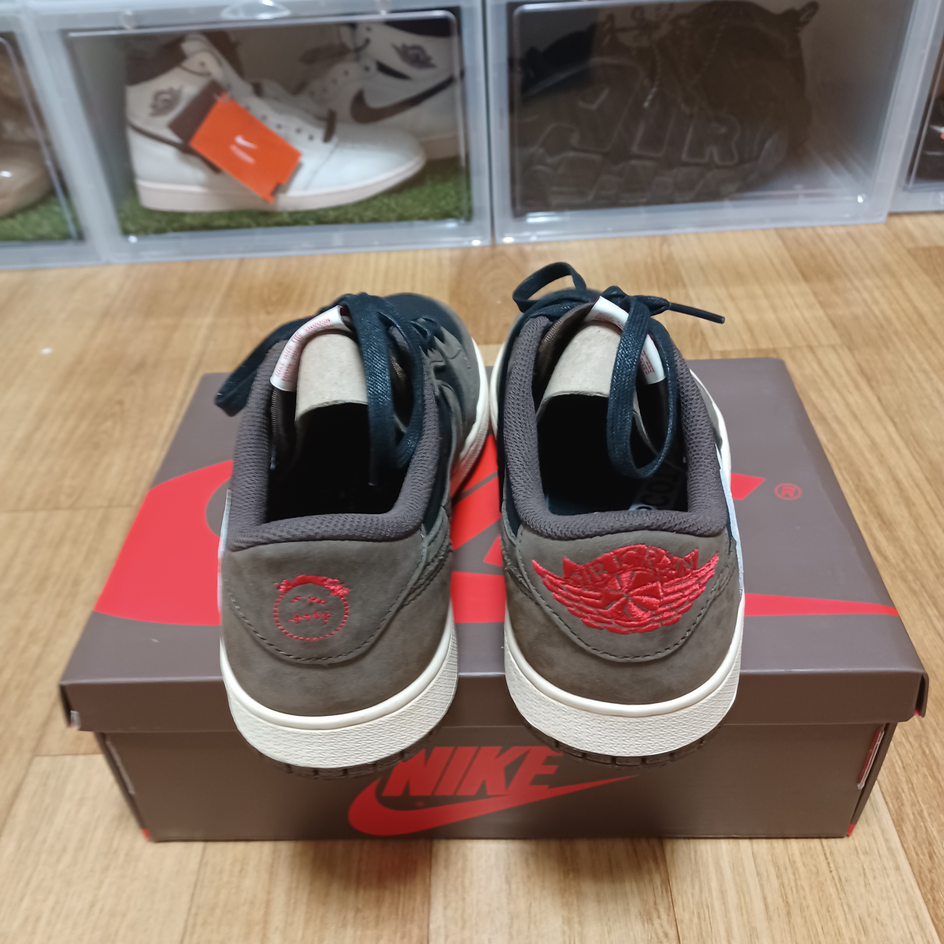 Jordan 1 x Travis Scott Retro Low OG SP Mocha 착용 스타일 - 4