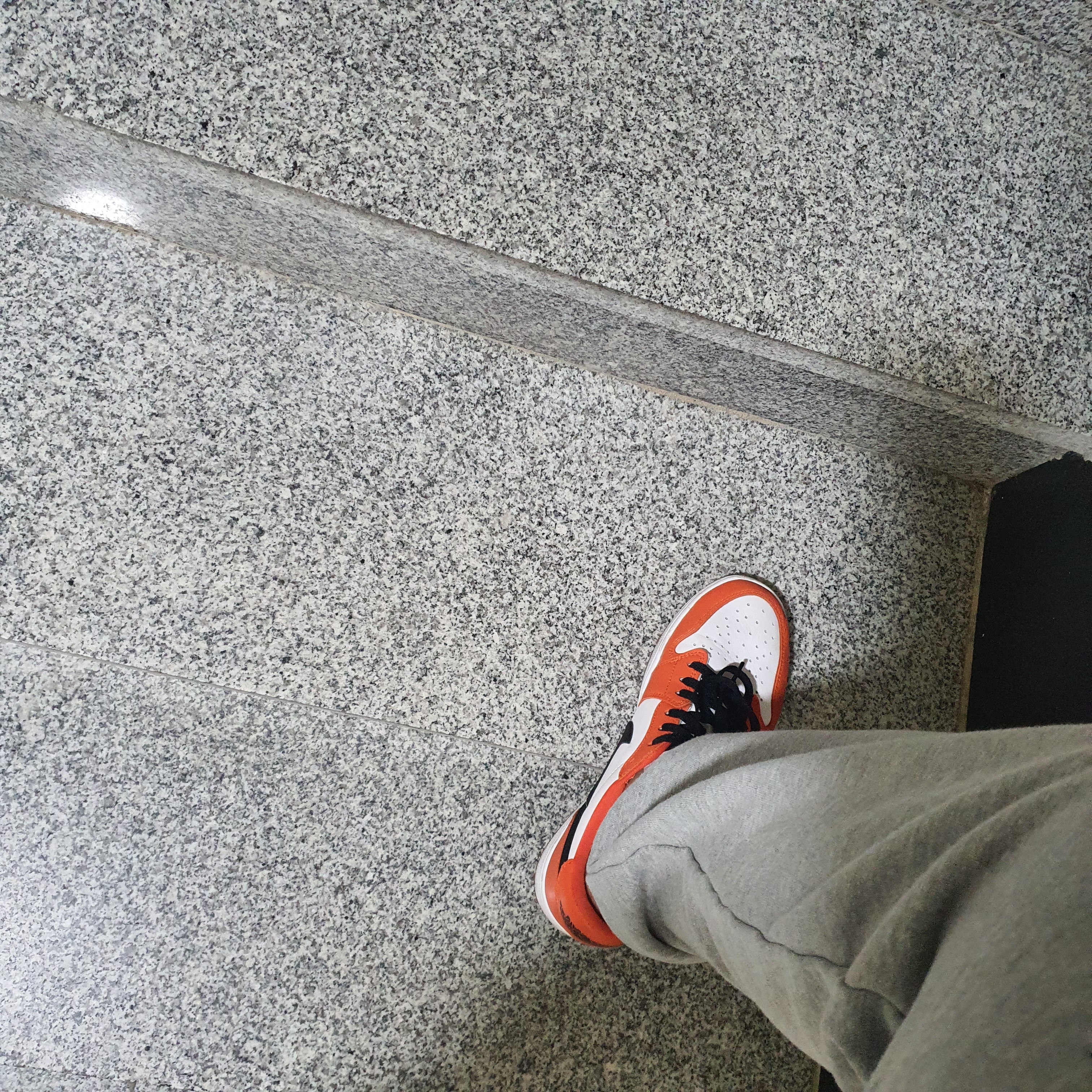 Jordan 1 Low OG Starfish 착용 스타일 - 1