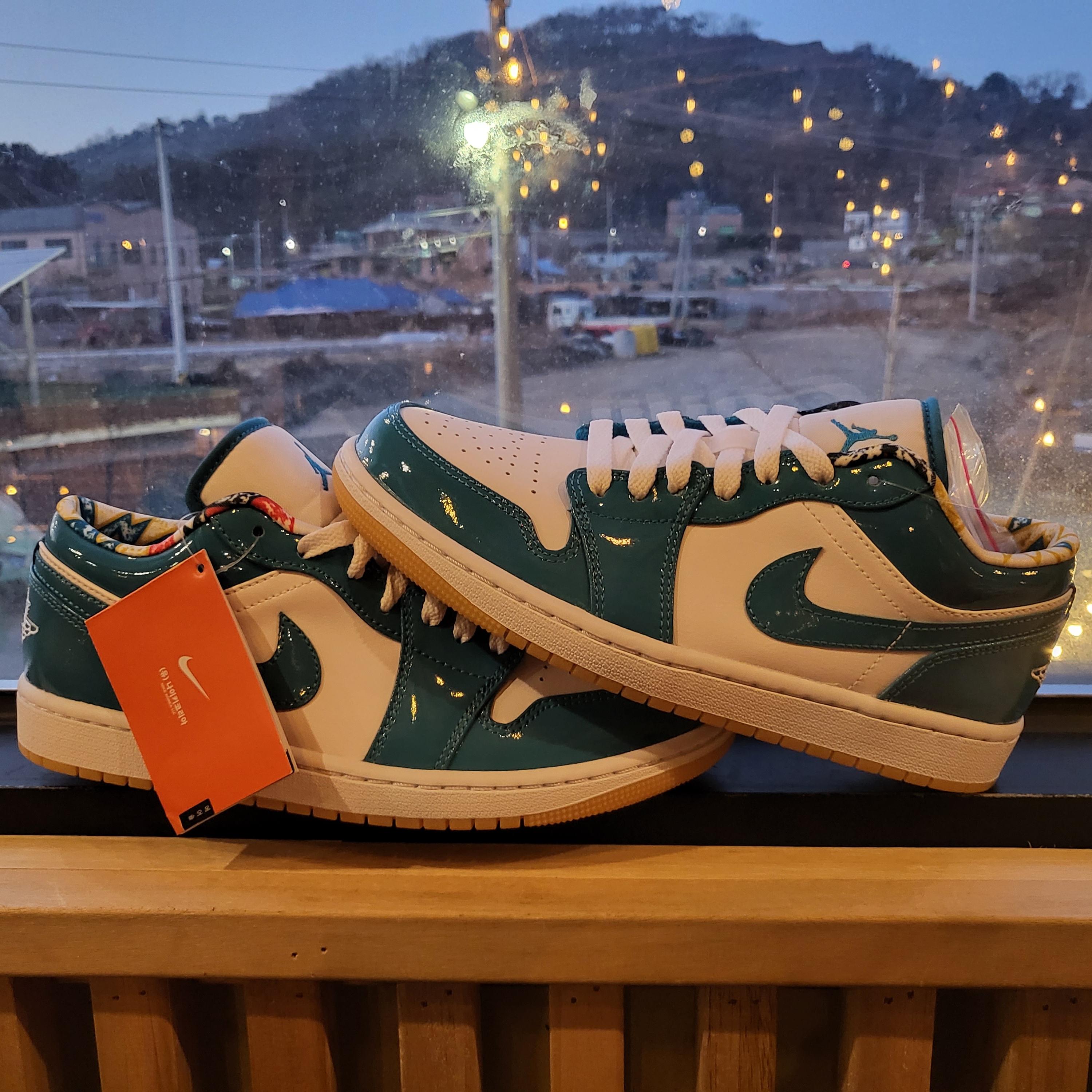 Jordan 1 Low SE Barcelona 착용 스타일