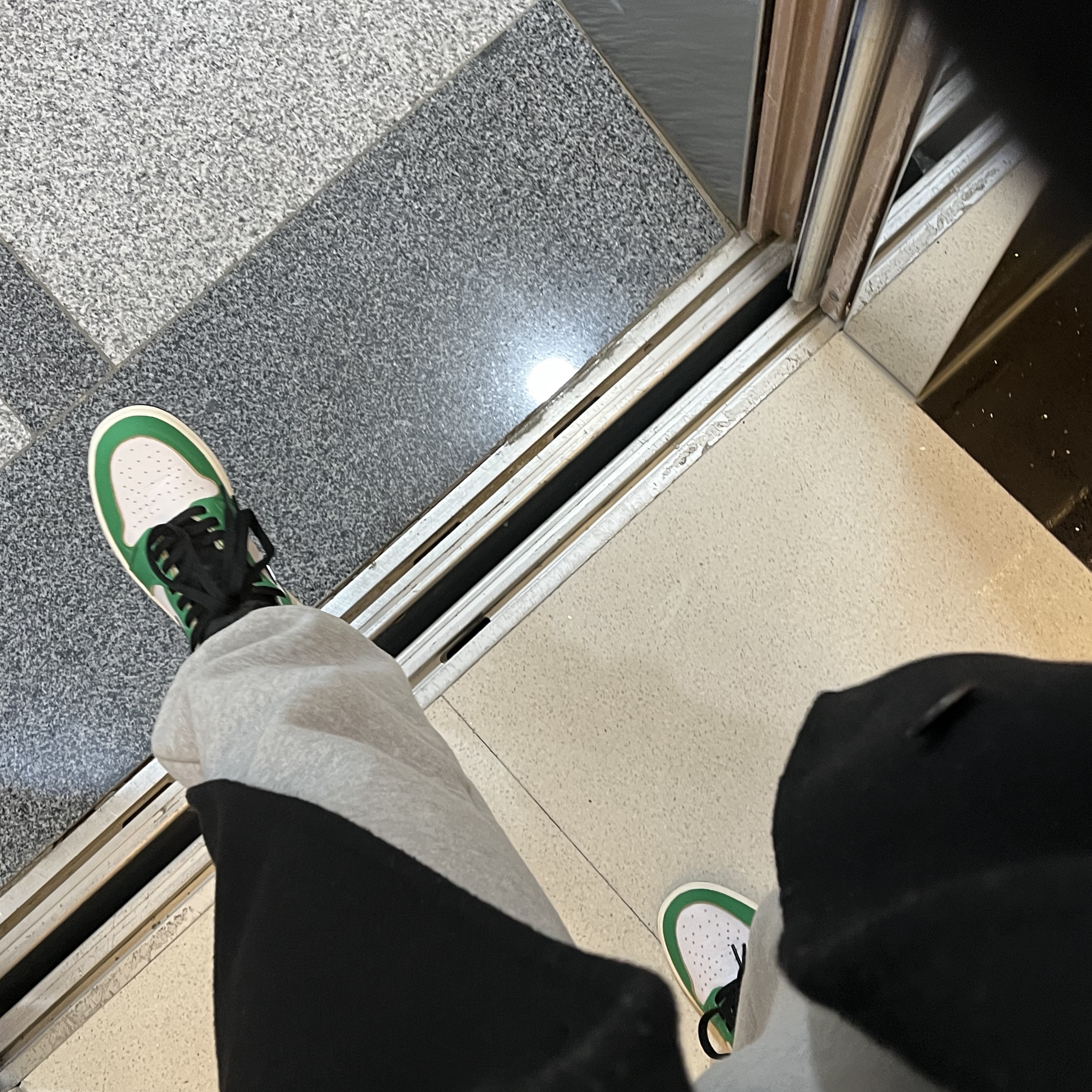 (W) Jordan 1 Retro High OG Lucky Green 착용 스타일 - 2