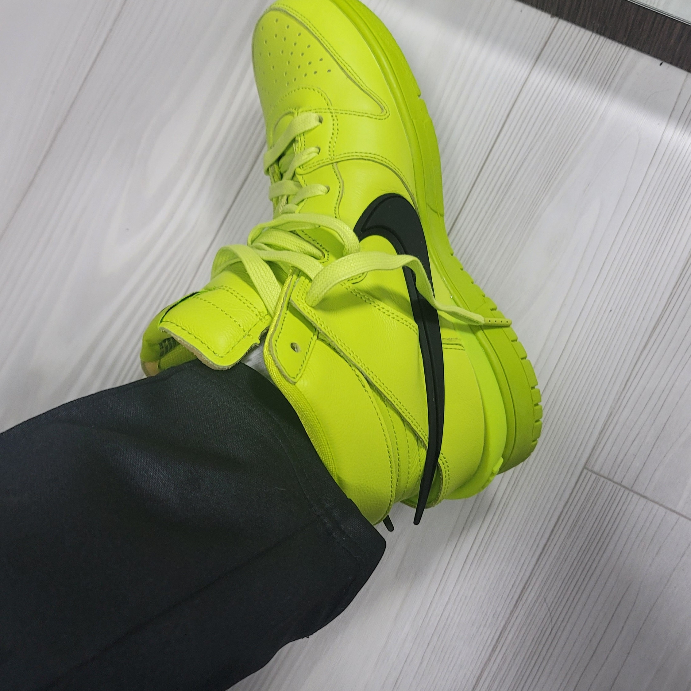 Nike x Ambush Dunk High Flash Lime 착용 스타일 - 1
