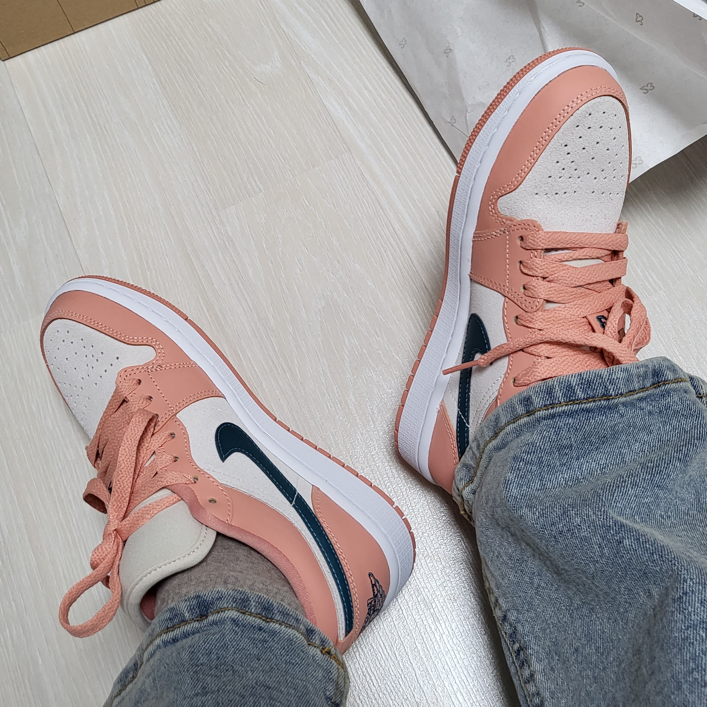 (W) Jordan 1 Low Light Madder Root 착용 스타일
