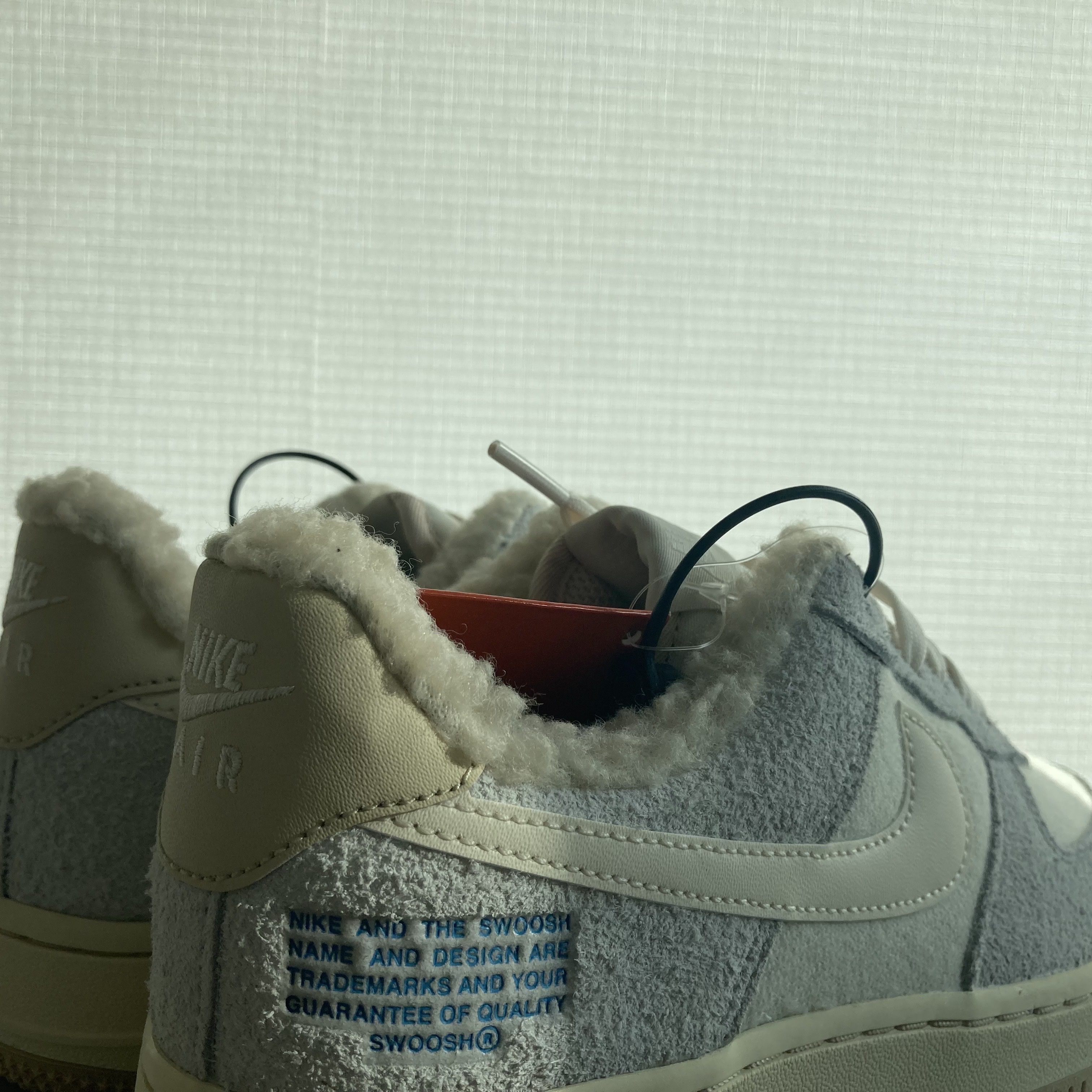 (W) Nike Air Force 1 '07 LV8 Photon Dust Cashmere 착용 스타일 - 2