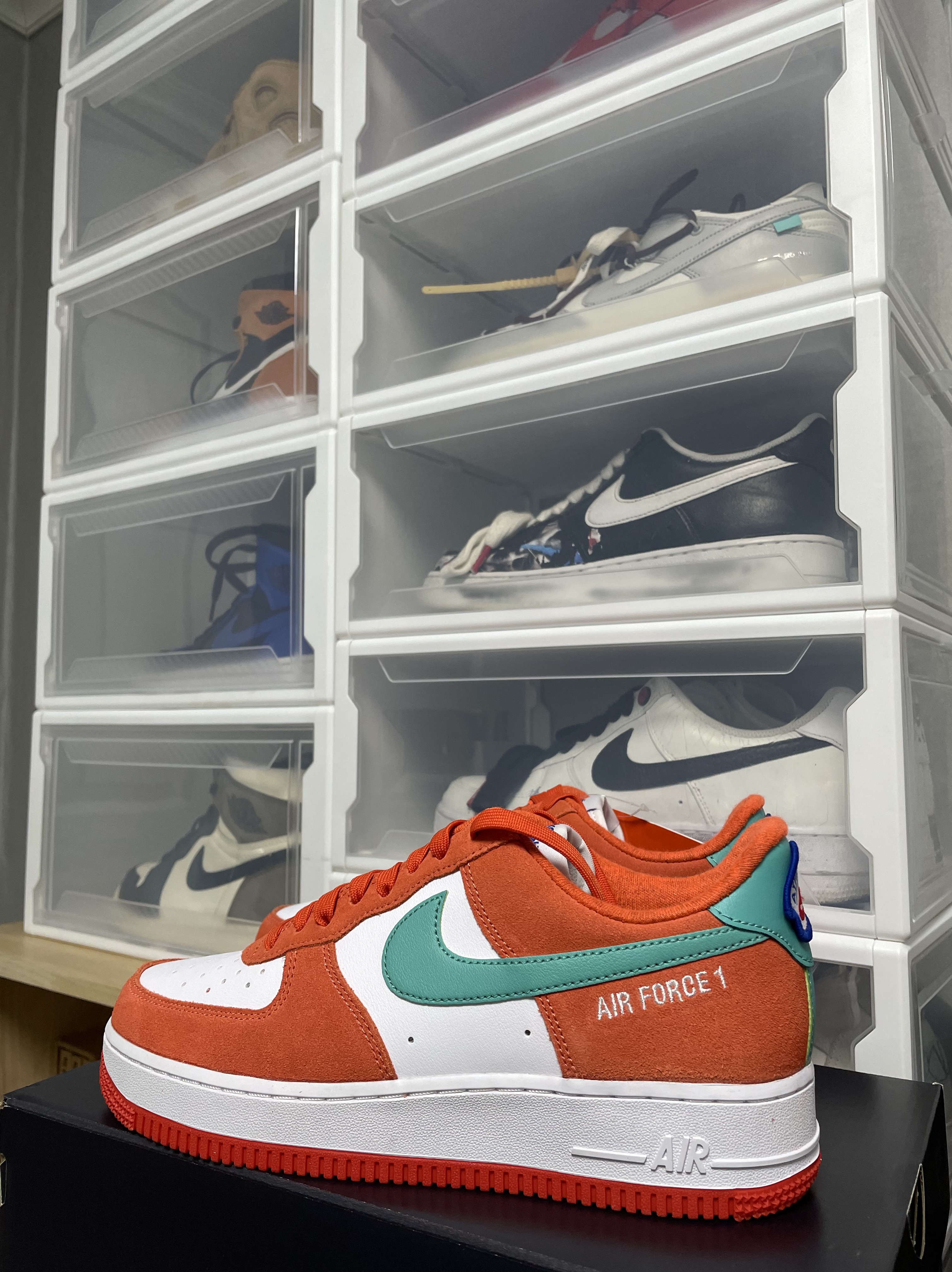 Nike Air Force 1 '07 LV8 Athletic Club Rush Orange Washed Teal 착용 스타일