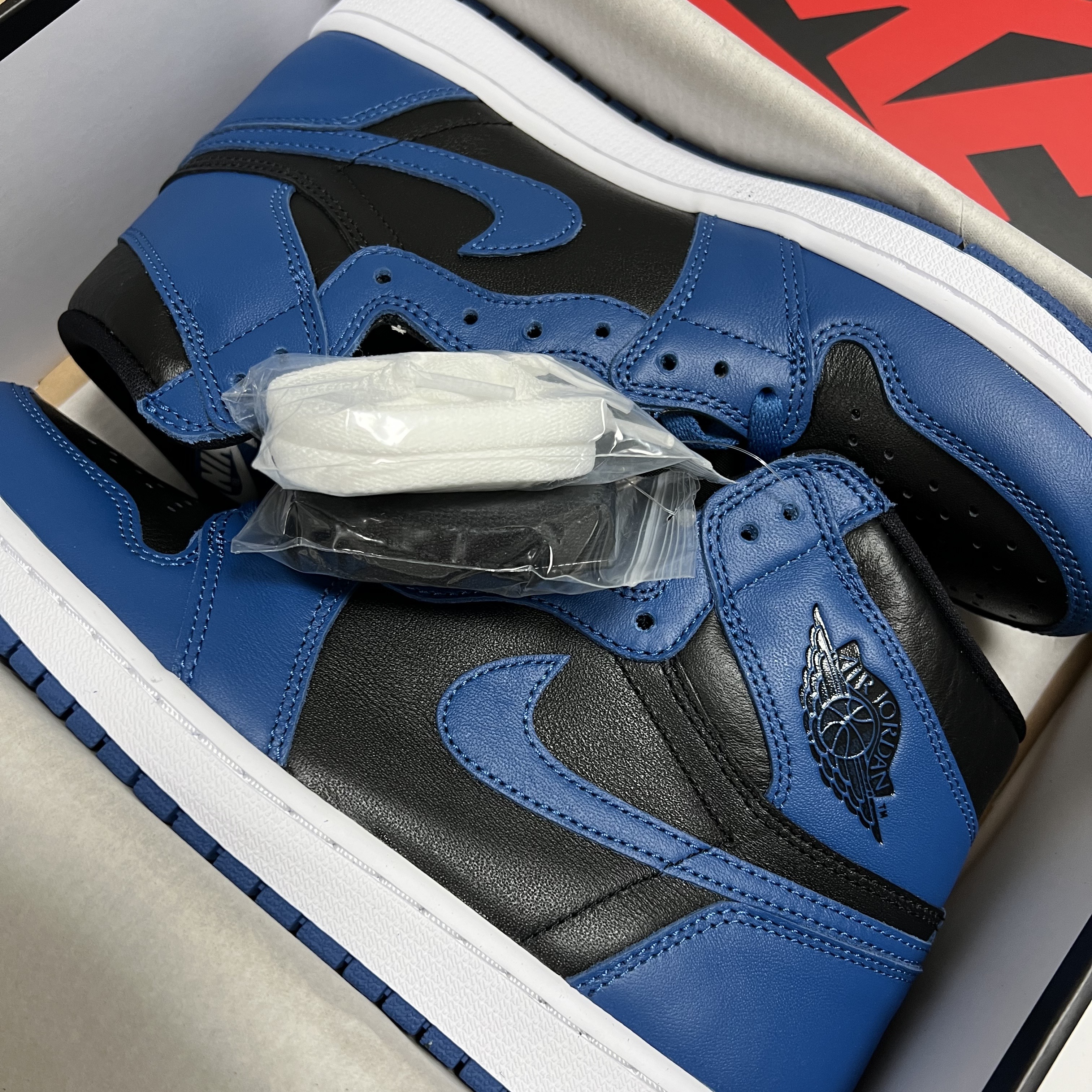 Jordan 1 Retro High OG Dark Marina Blue 착용 스타일 - 1