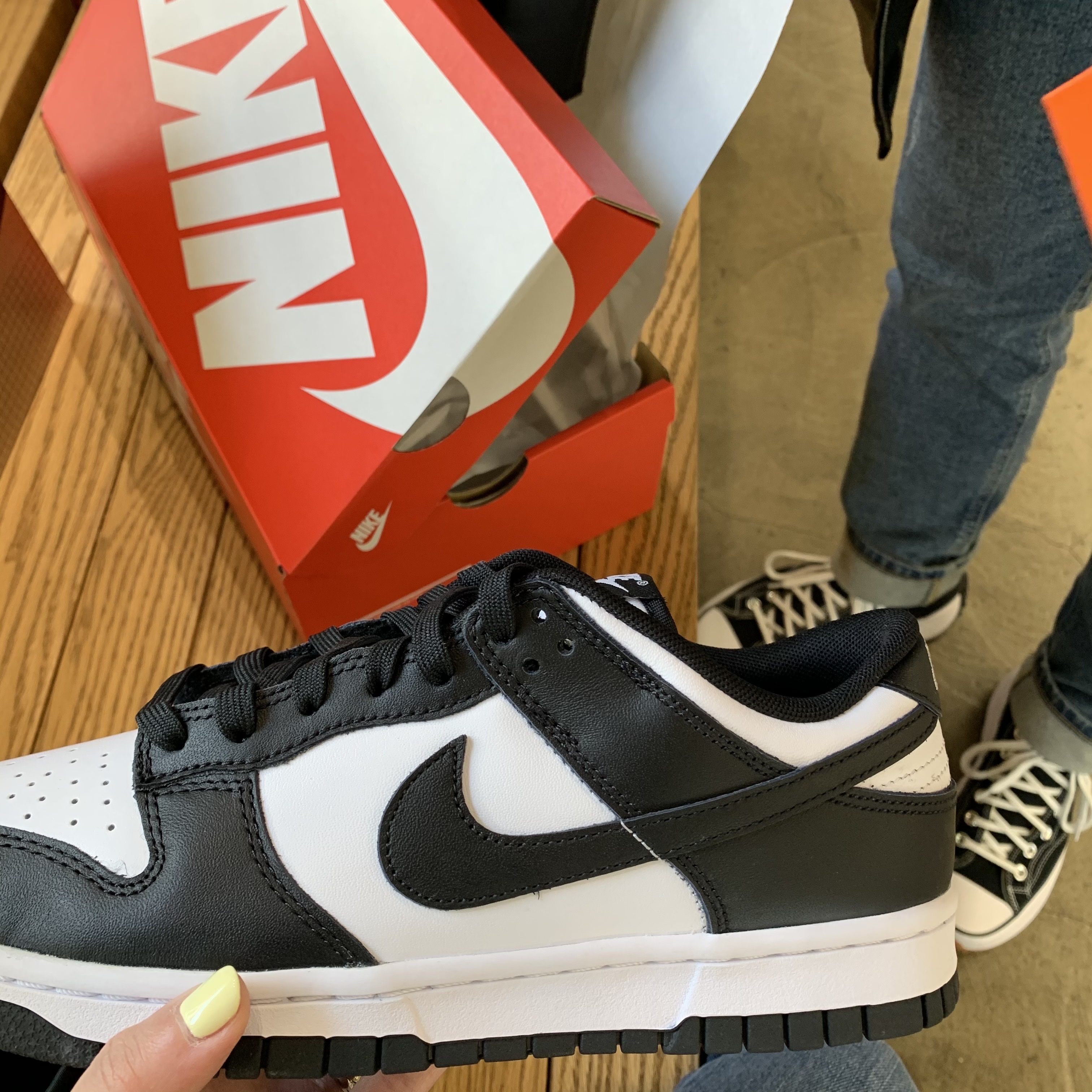 Nike Dunk Low Retro Black, Balenciaga Triple S Grey Red Blue 2018 Reissue 착용 스타일 - 2