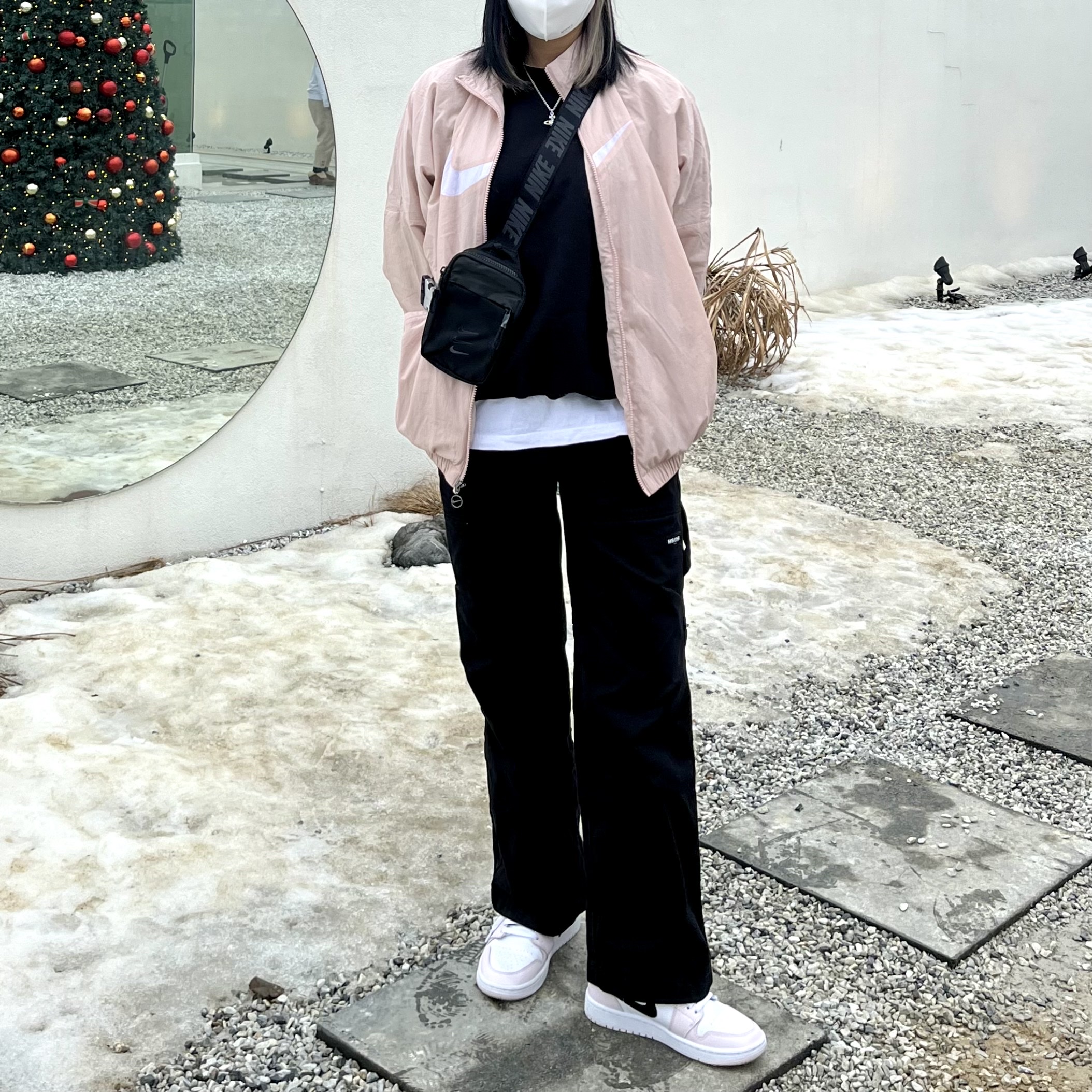 Supreme New Era Cross Box Logo Beanie Navy - 20FW, (W) Jordan 1 Mid Barely Rose 착용 스타일 - 3