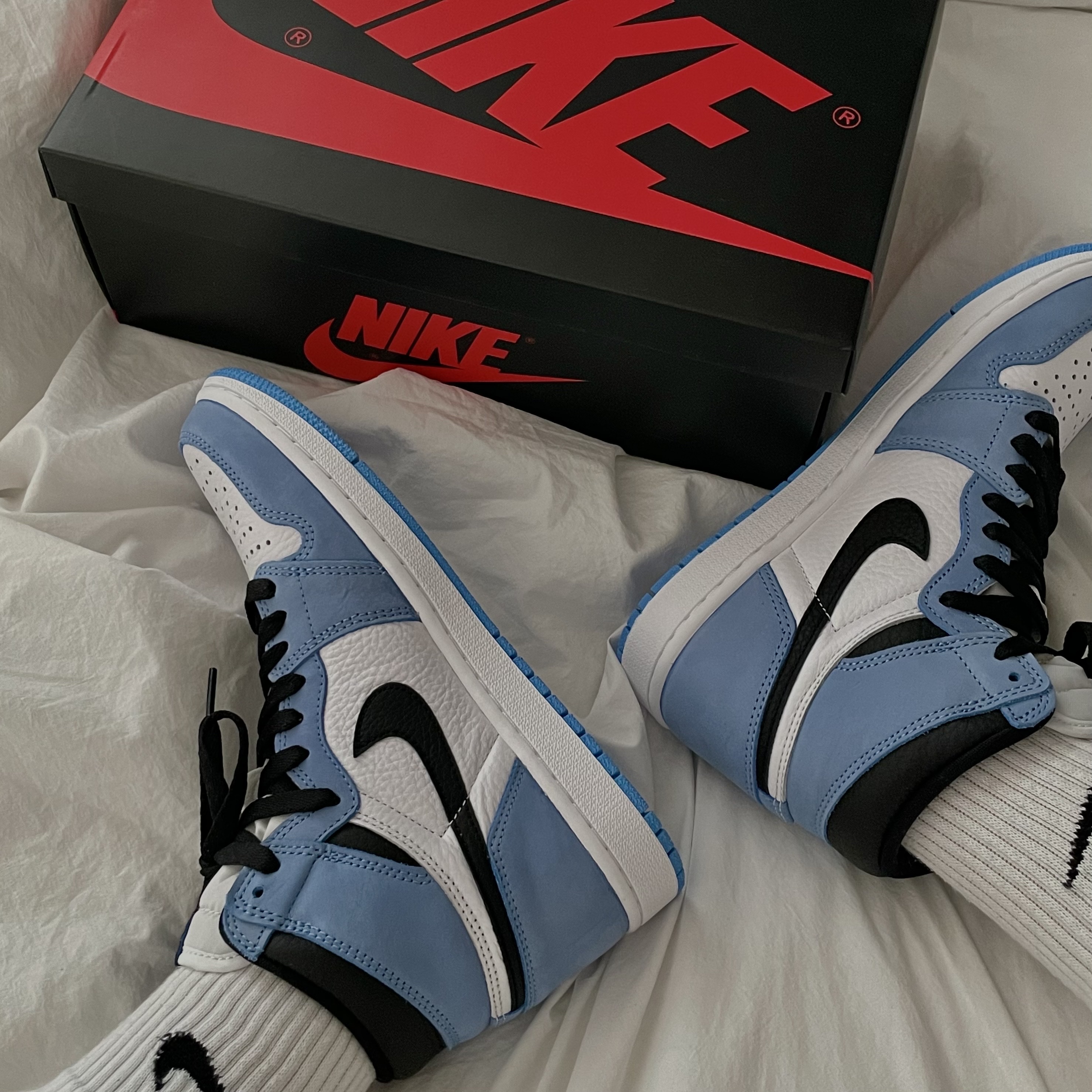 Jordan 1 Retro High OG University Blue 착용 스타일