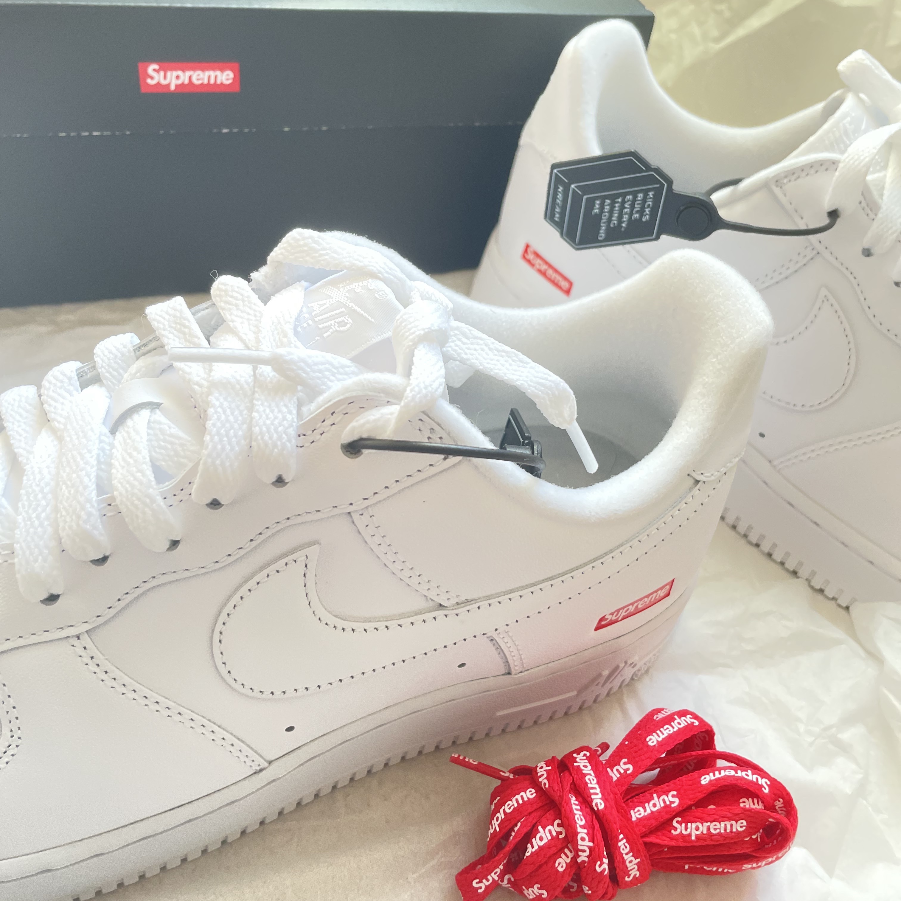 Nike x Supreme Air Force 1 Low White 착용 스타일
