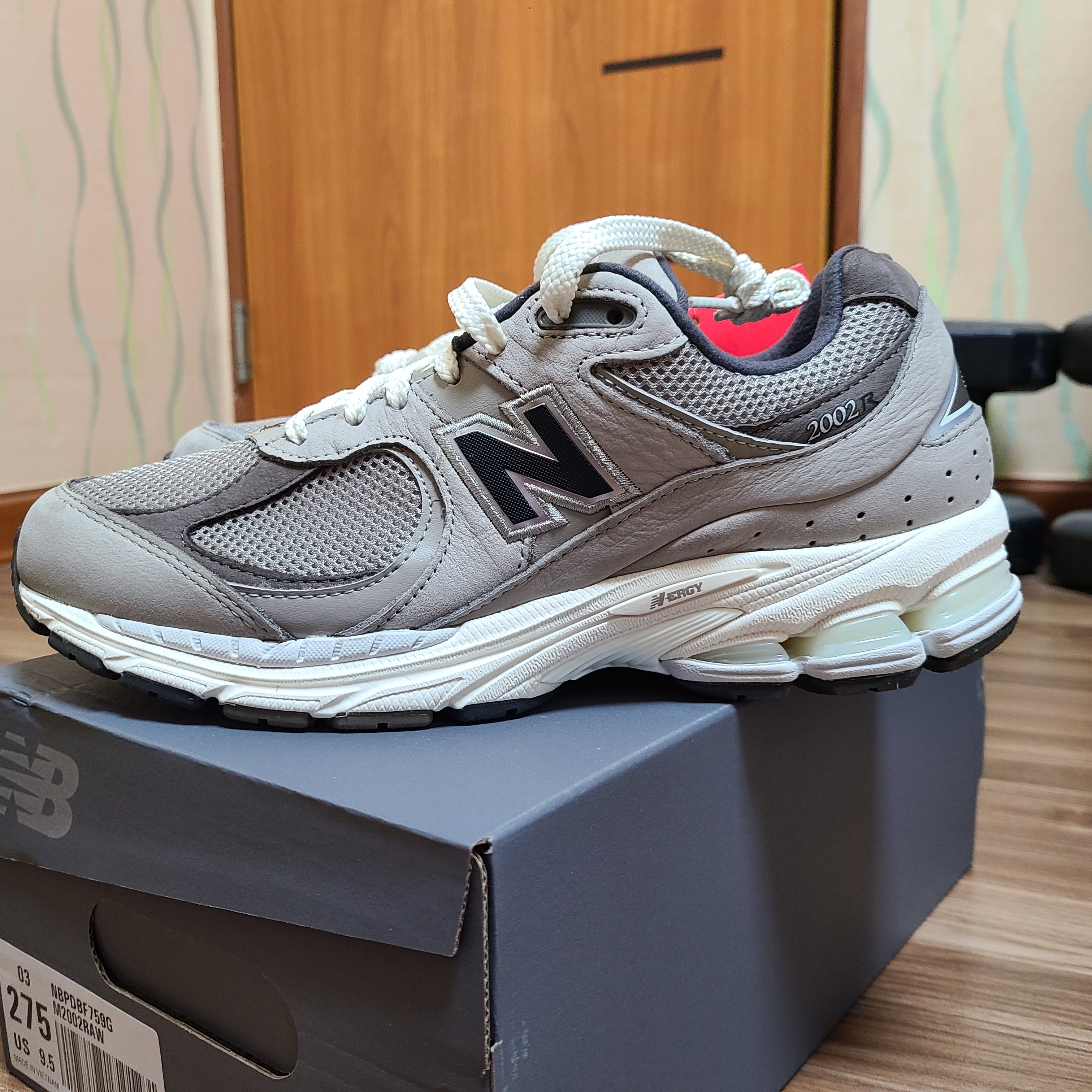 New Balance 2002 Warm Alpaca 착용 스타일 - 4