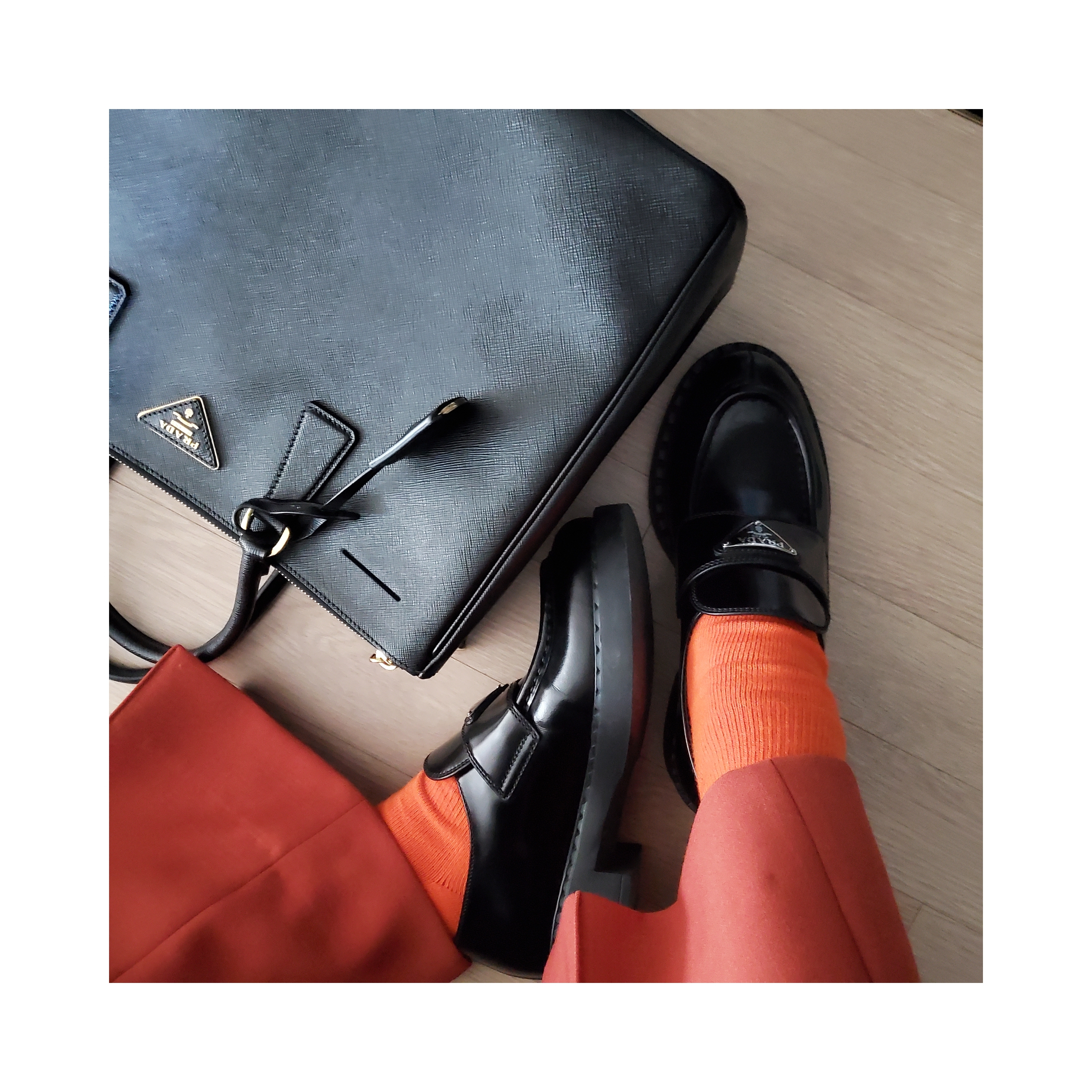 Prada Chocolate Brushed Leather Loafers Black 착용 스타일 - 2