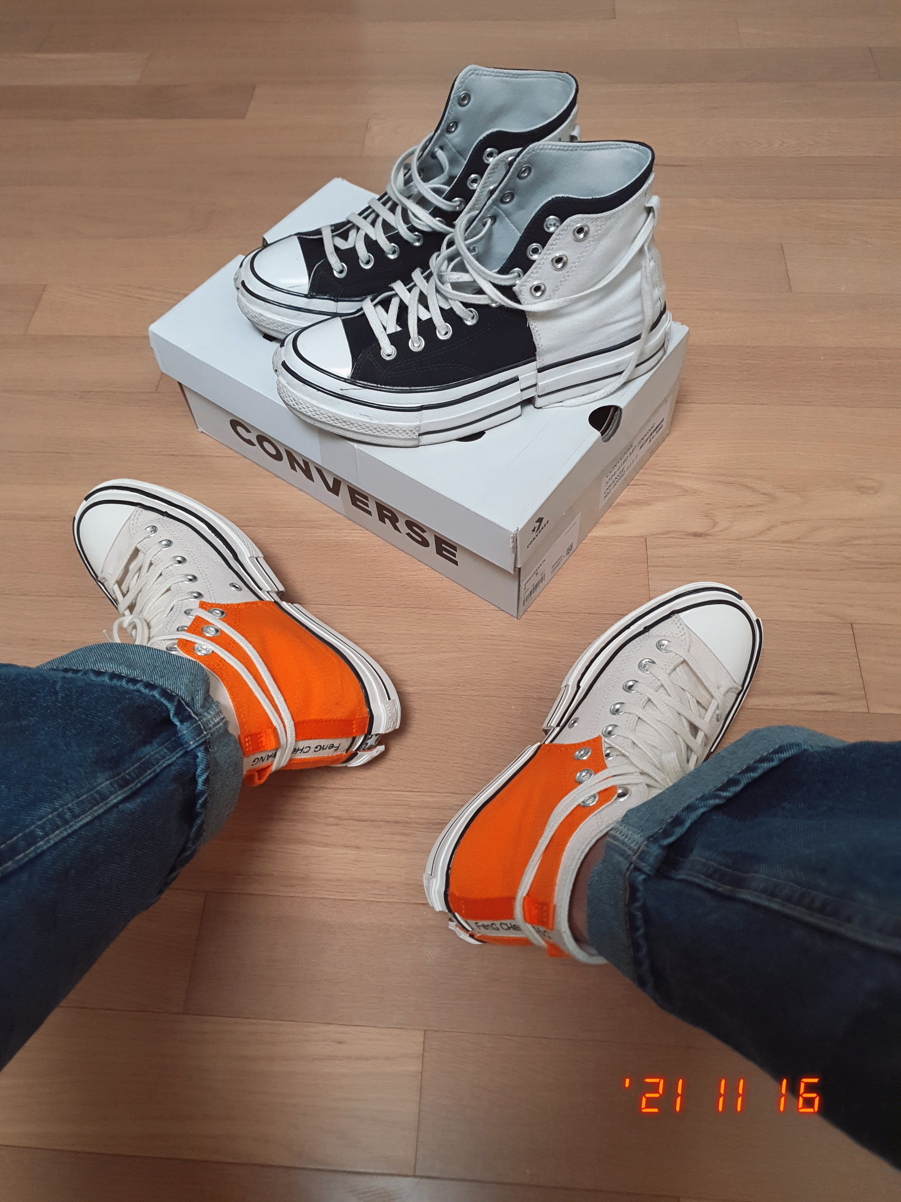 Converse x Feng Chen Wang Chuck 70 2-in-1 Natural Ivory Black, Converse x Feng Chen Wang Chuck 70 2-in-1 Persimmon Orange 착용 스타일