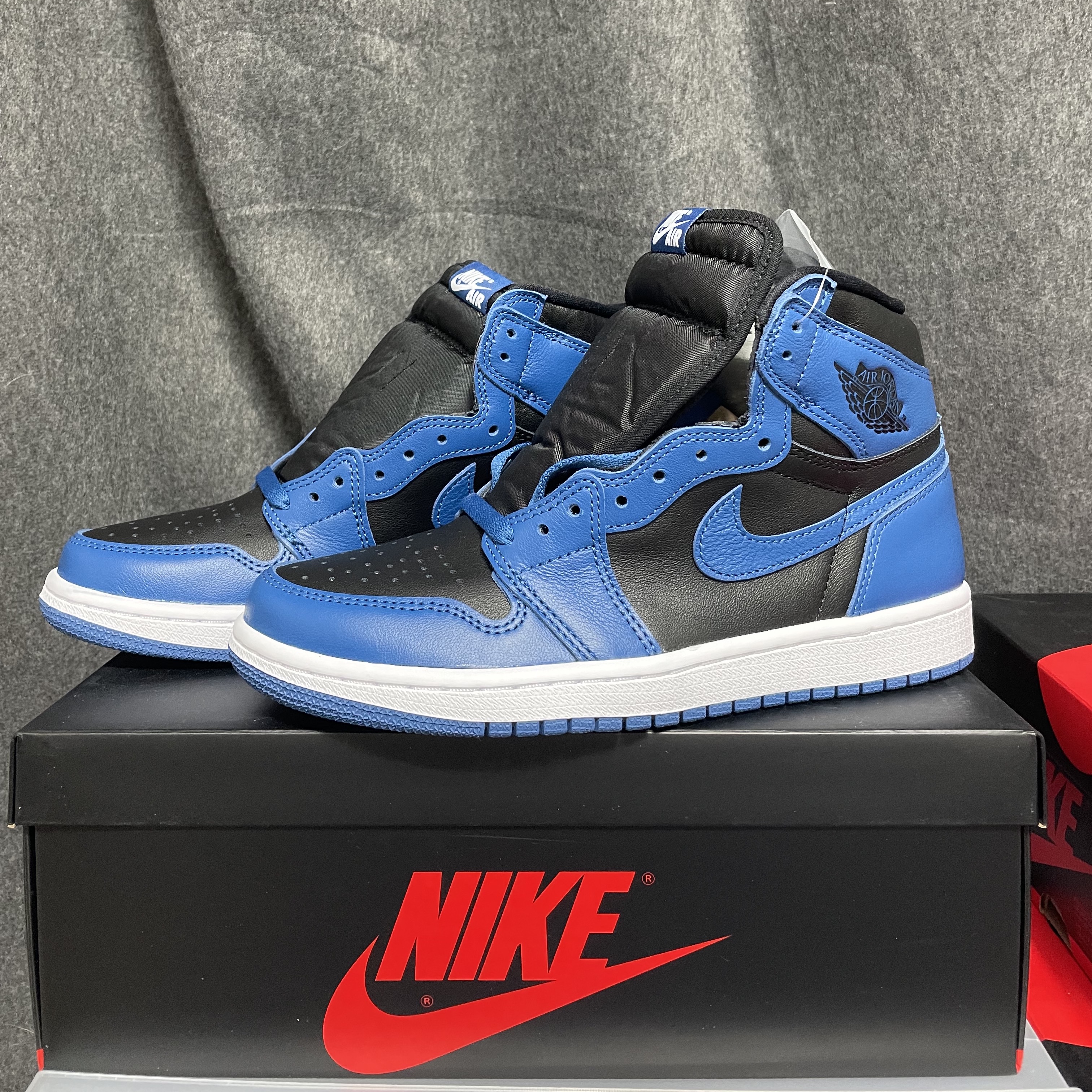 Jordan 1 Retro High OG Dark Marina Blue 착용 스타일