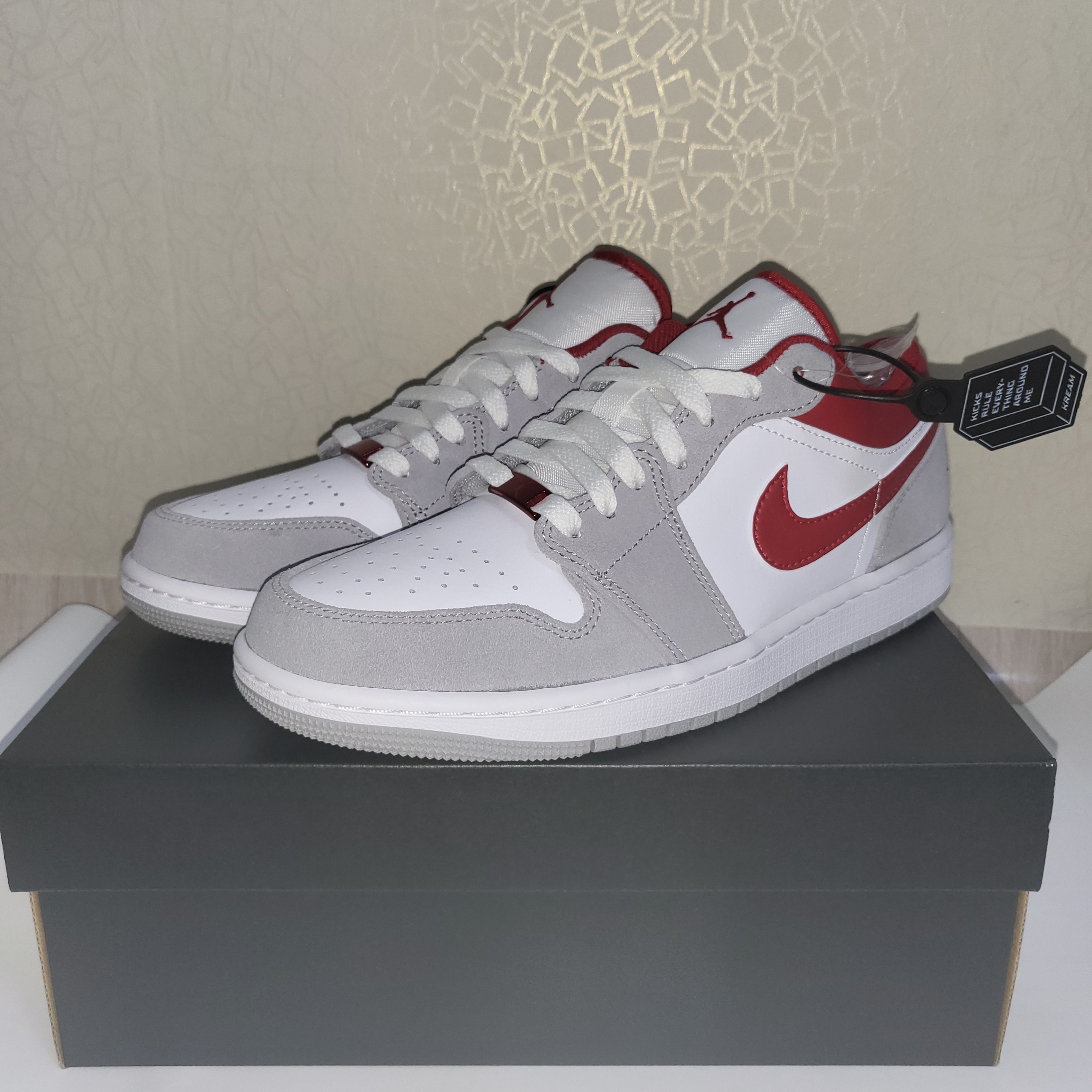 Jordan 1 Low SE Light Smoke Grey Gym Red 착용 스타일 - 3
