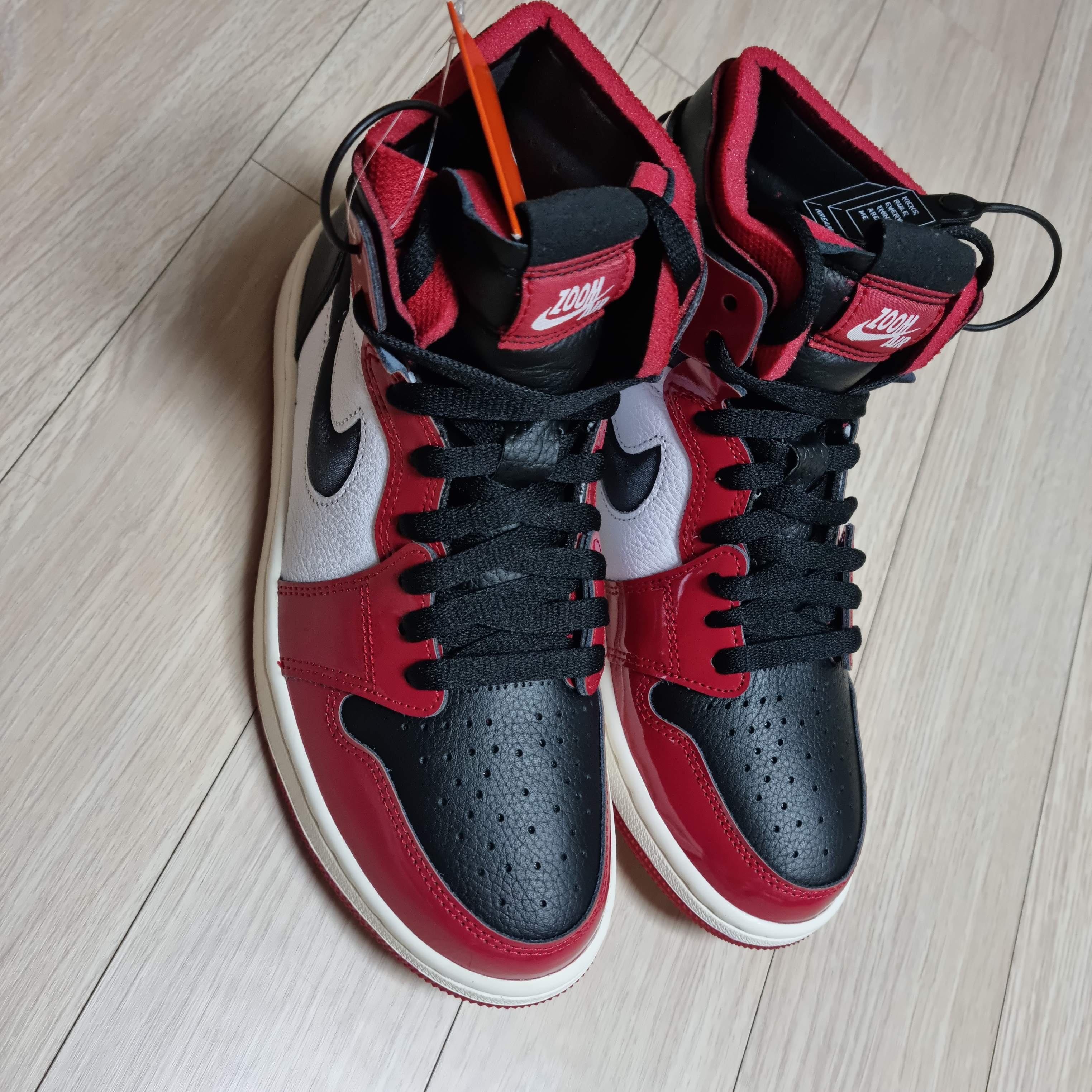 (W) Jordan 1 Zoom Air CMFT Gym Red Black 착용 스타일 - 3