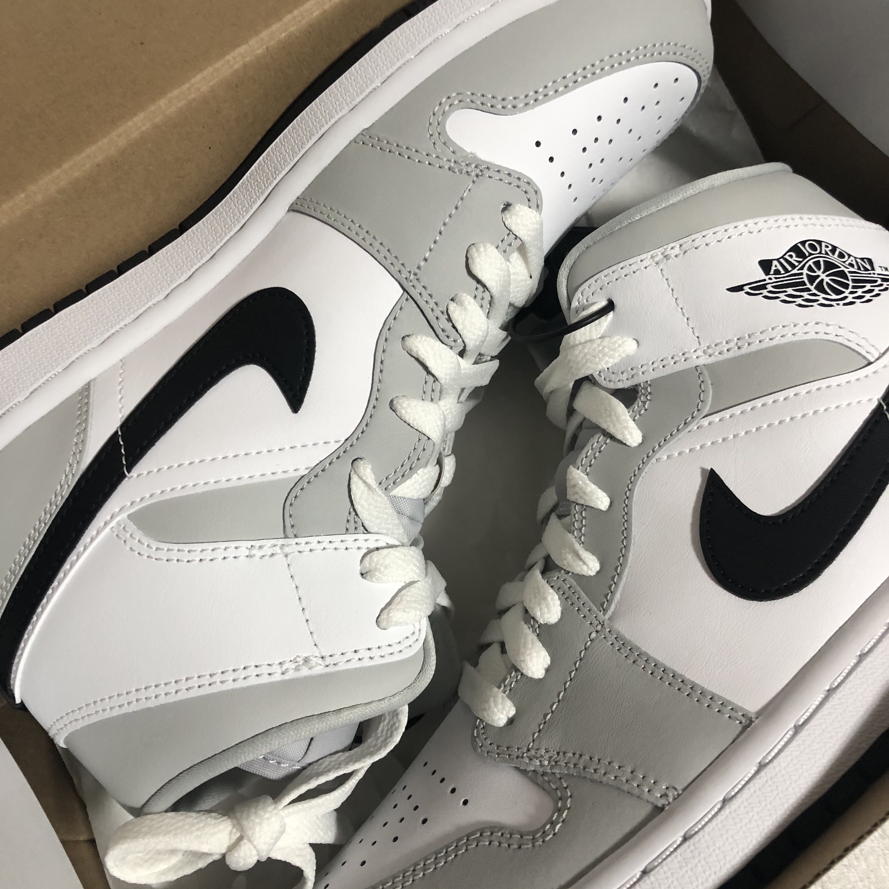 (W) Jordan 1 Mid Grey Fog 착용 스타일 - 1