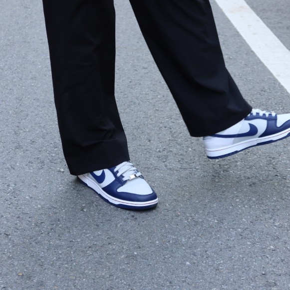 Nike x NBA Dunk Low Retro EMB Nets 착용 스타일 - 3