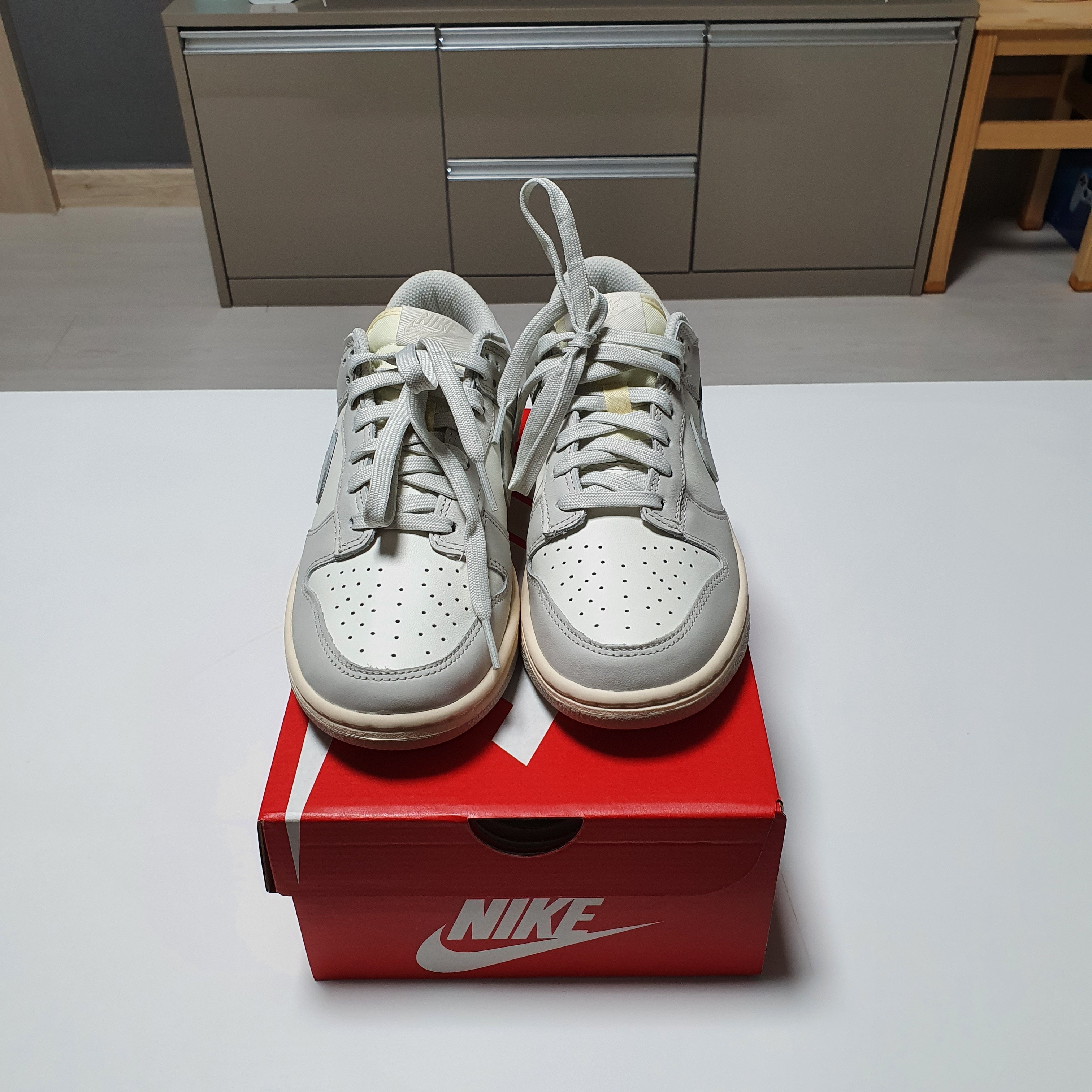 (W) Nike Dunk Low Light Bone 착용 스타일 - 2