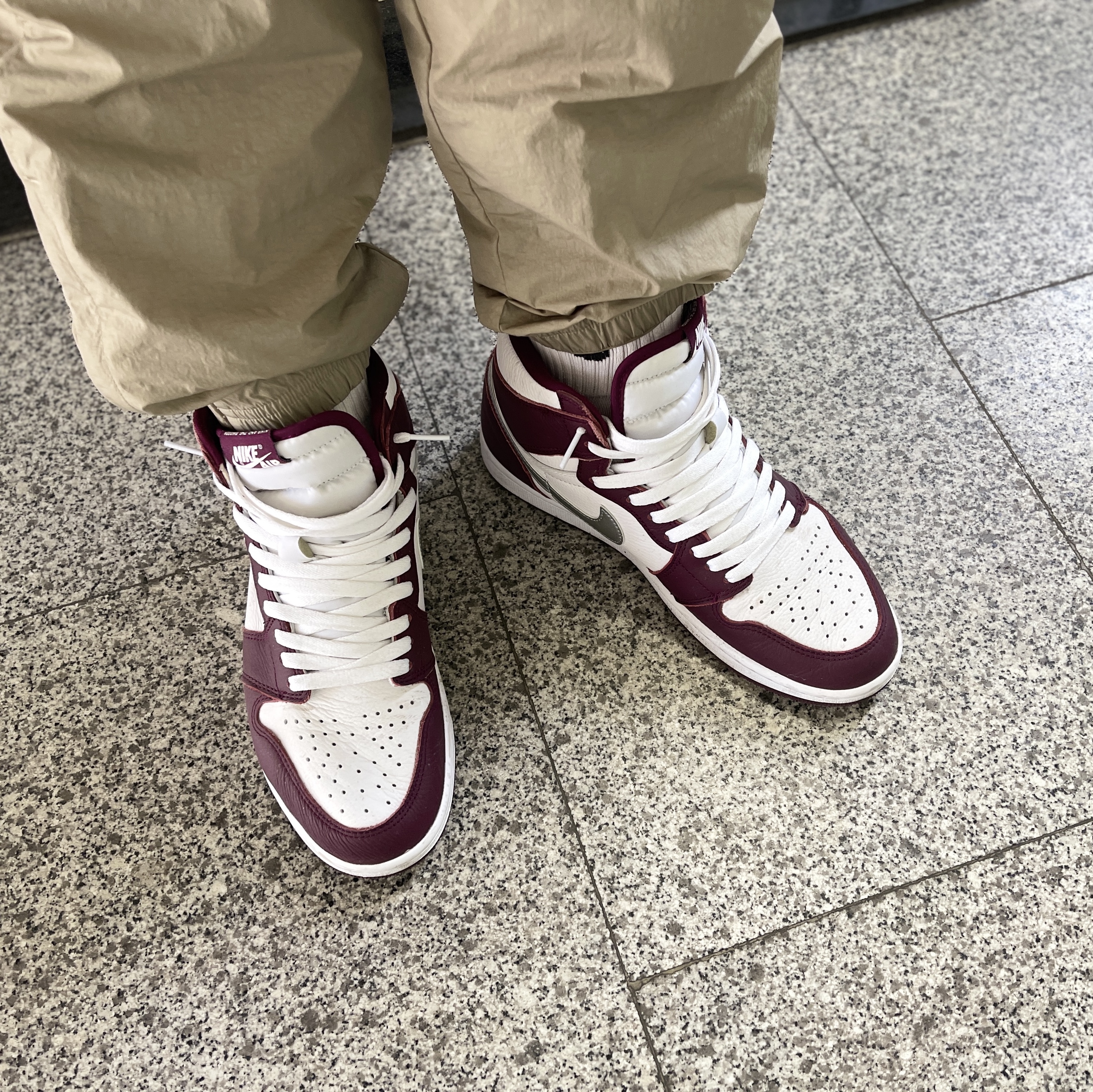 Jordan 1 Retro High OG Bordeaux 착용 스타일