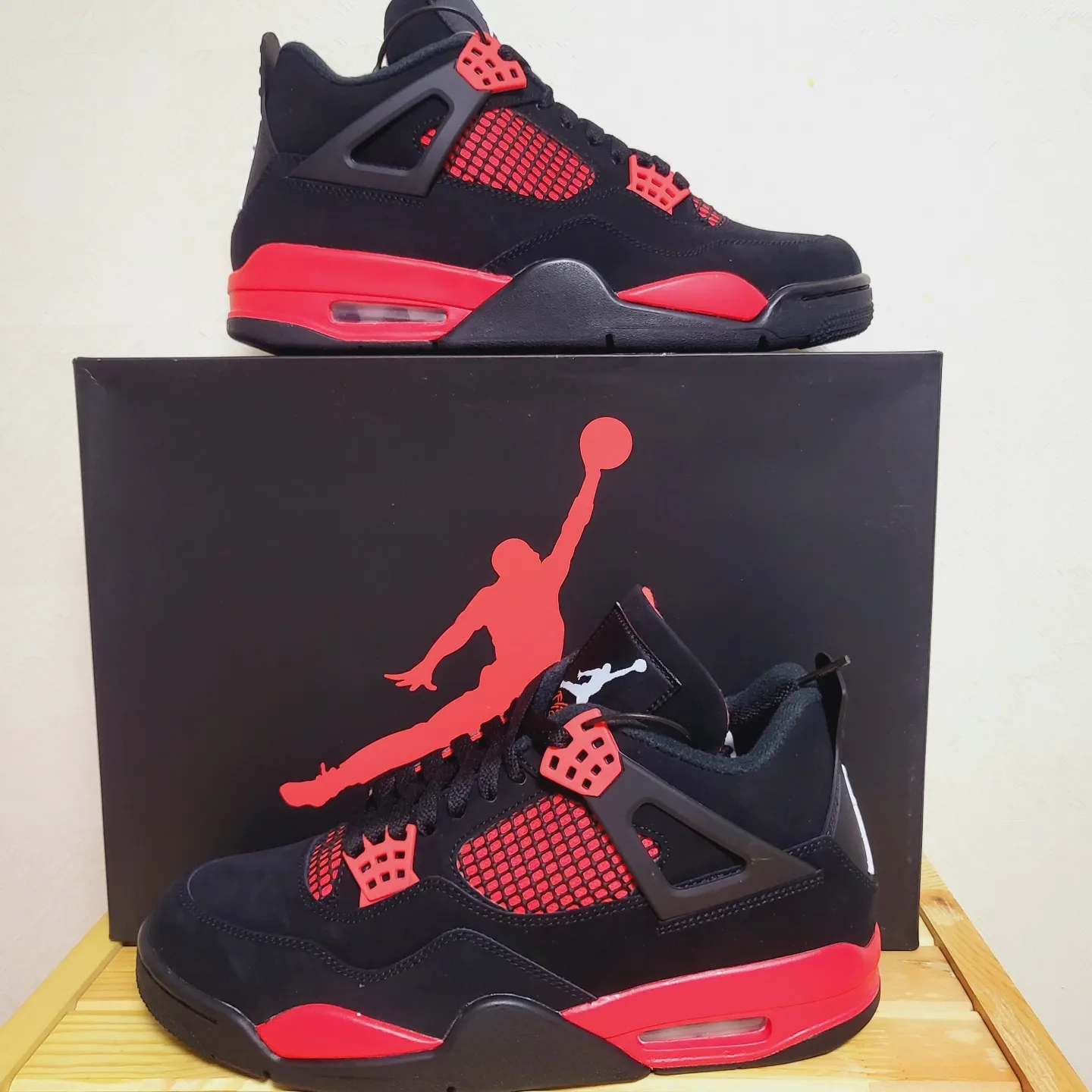 Jordan 4 Retro Crimson 착용 스타일 - 2