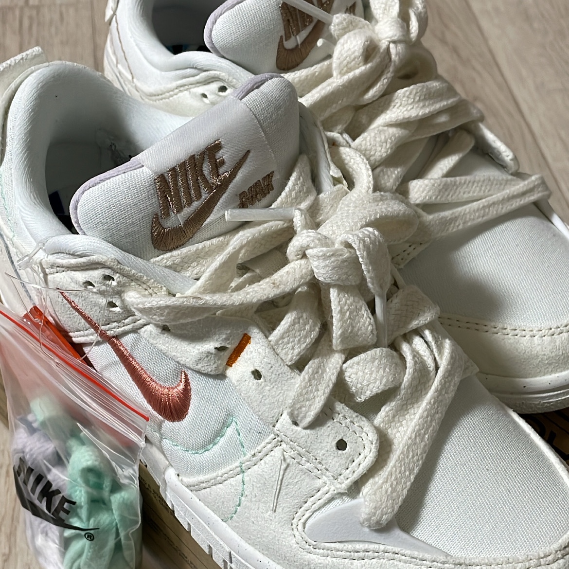 (W) Nike Dunk Low Disrupt 2 Pale Ivory Sail 착용 스타일