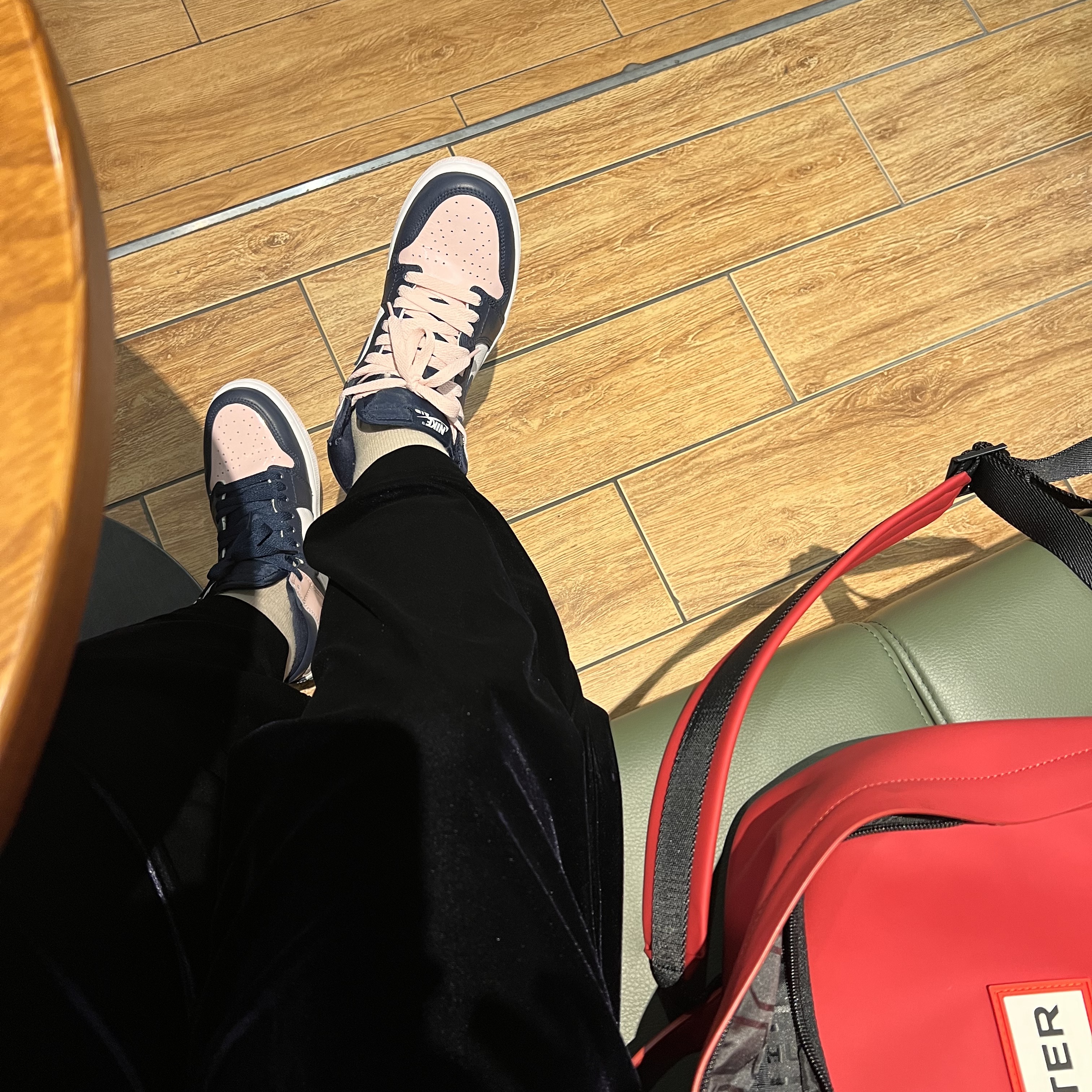 (W) Jordan 1 Retro High OG Atmosphere 착용 스타일 - 1