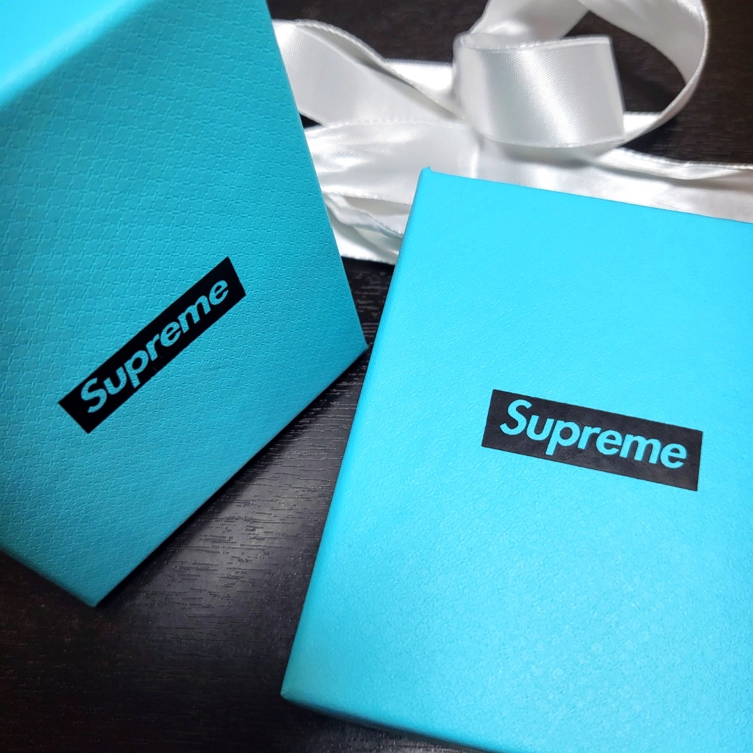 Supreme x Tiffany & Co. Return to Tiffany Heart Tag Pendant - 21FW, Supreme x Tiffany & Co. Star Bracelet - 21FW 착용 스타일 - 1