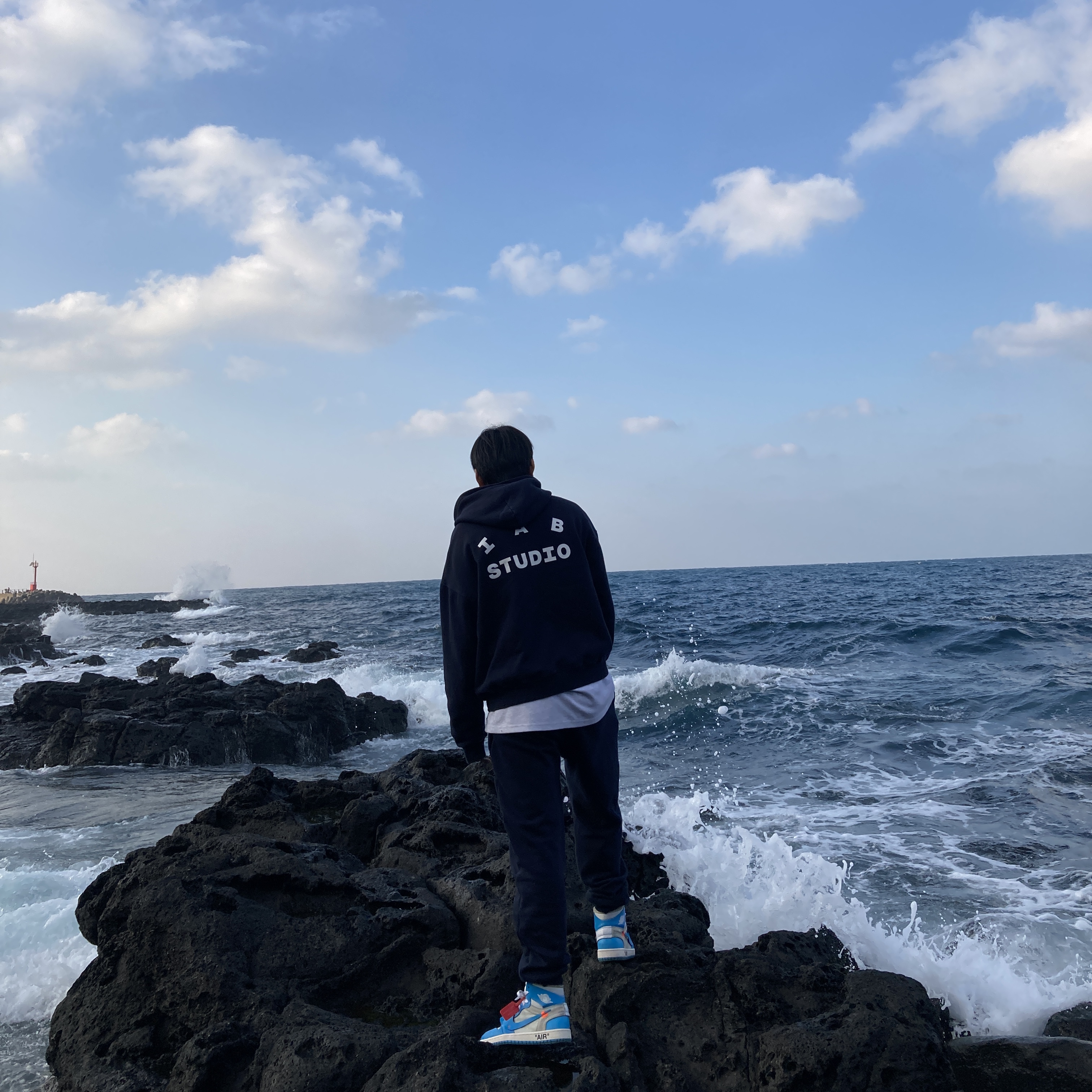 Jordan 1 x Off-White Retro High University Blue, IAB Studio Hoodie Navy - 21SS 착용 스타일