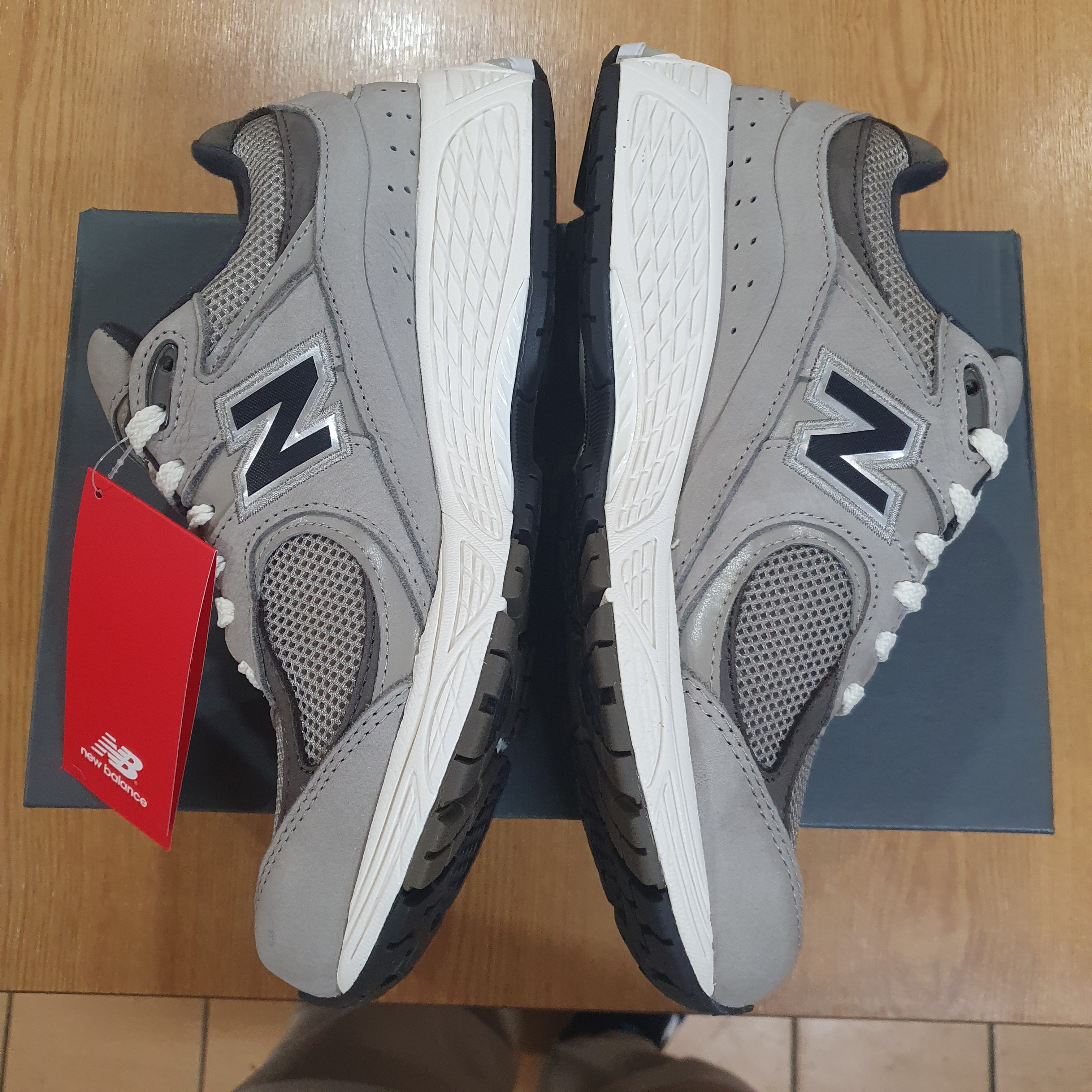 New Balance 2002 Warm Alpaca 착용 스타일 - 3