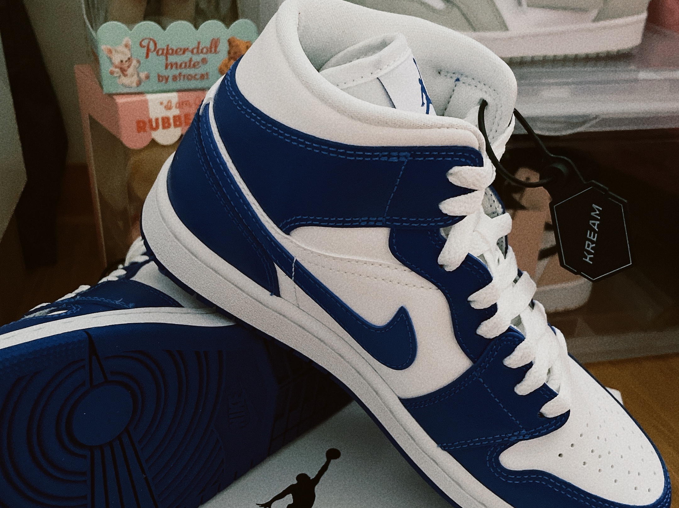 (W) Jordan 1 Mid White Hyper Royal 착용 스타일
