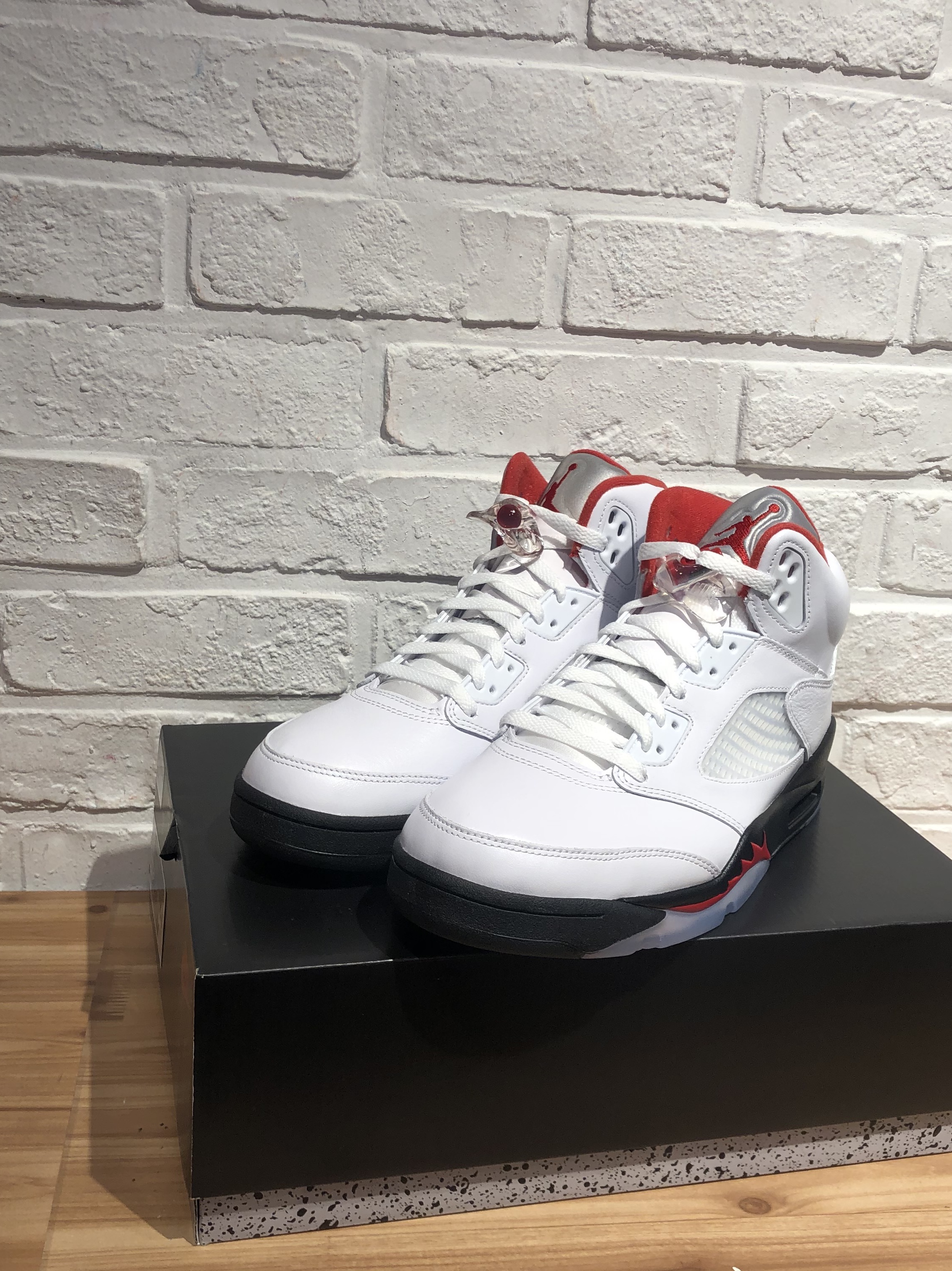 Jordan 5 Retro Fire Red Silver Tongue 2020 착용 스타일